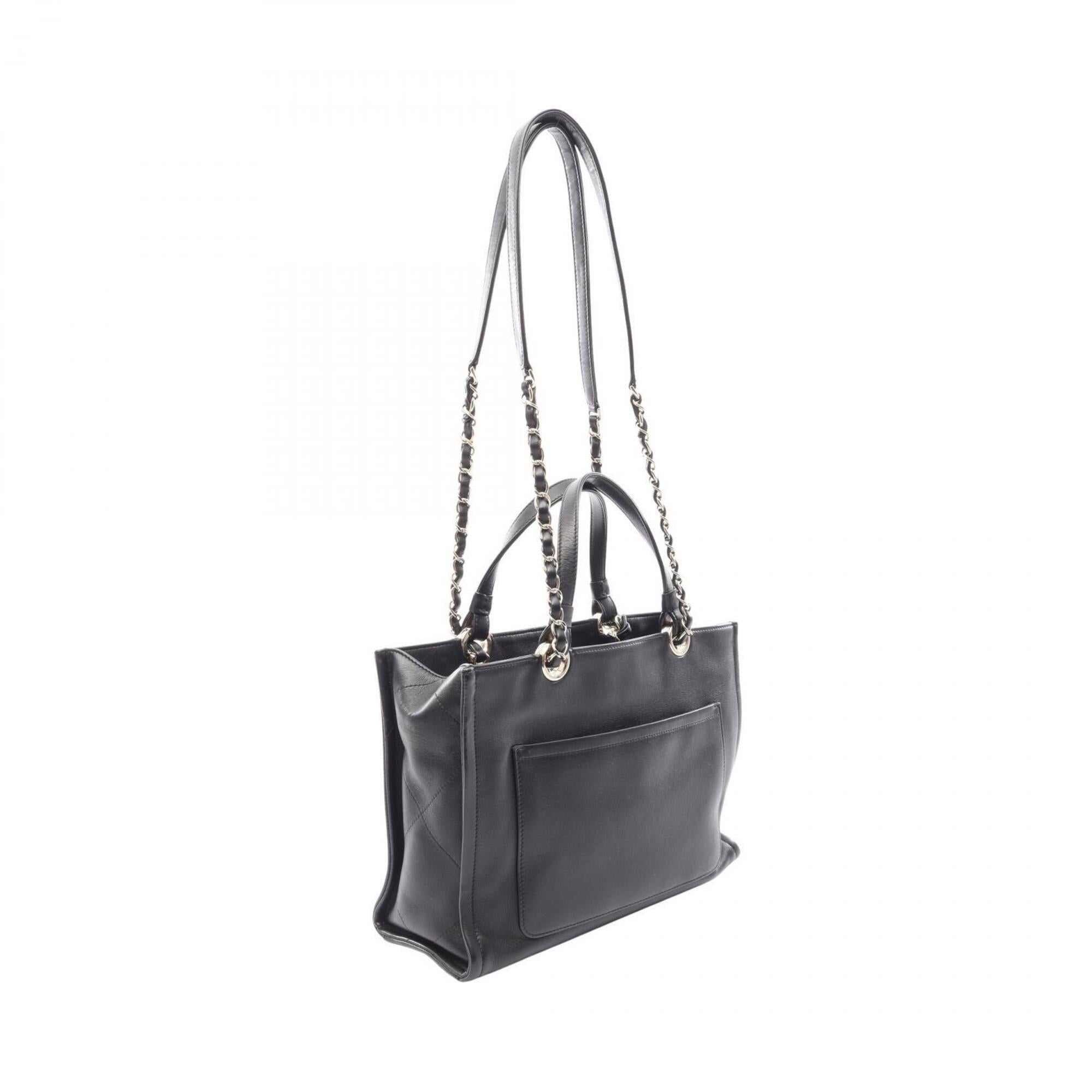Chanel Black Leather Handbag Shoulder Bag (Pre-Owned)