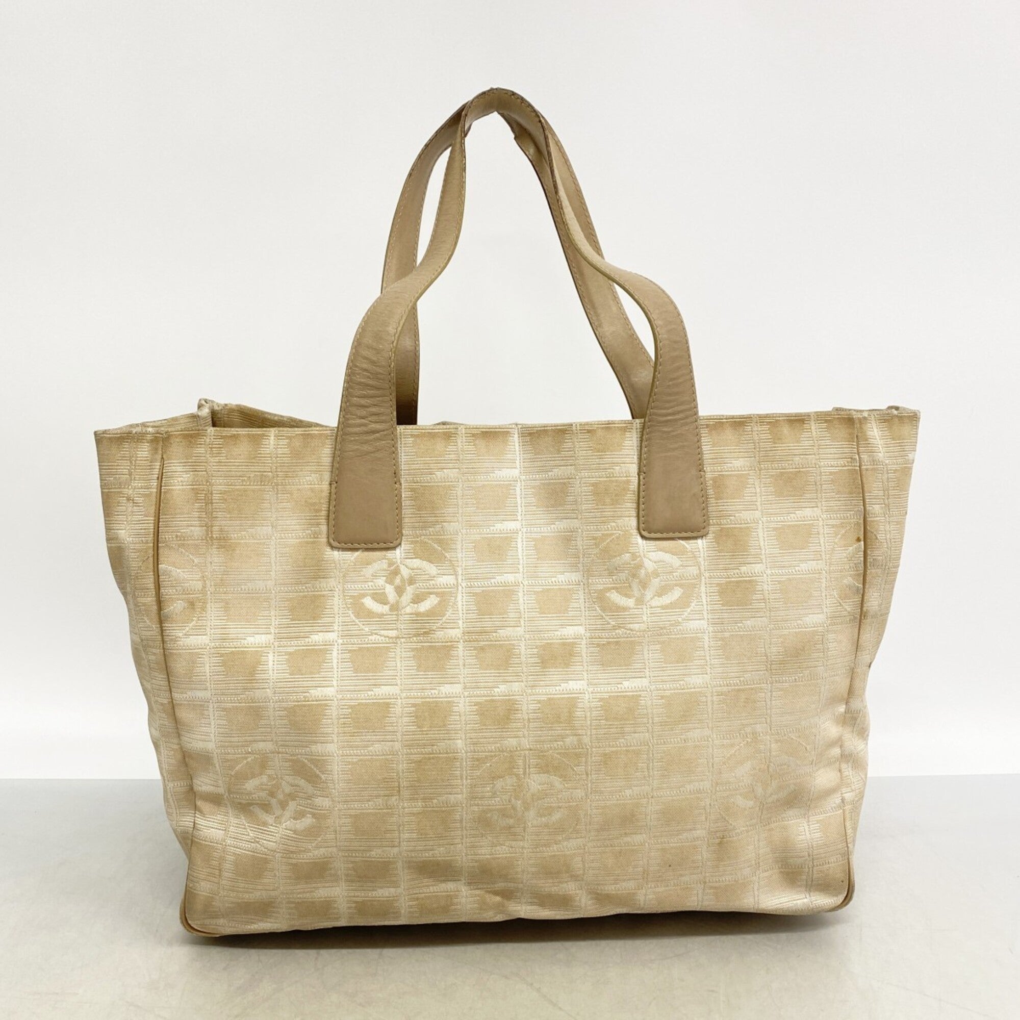 Chanel Beige Nylon Tote Bag (Pre-Owned)