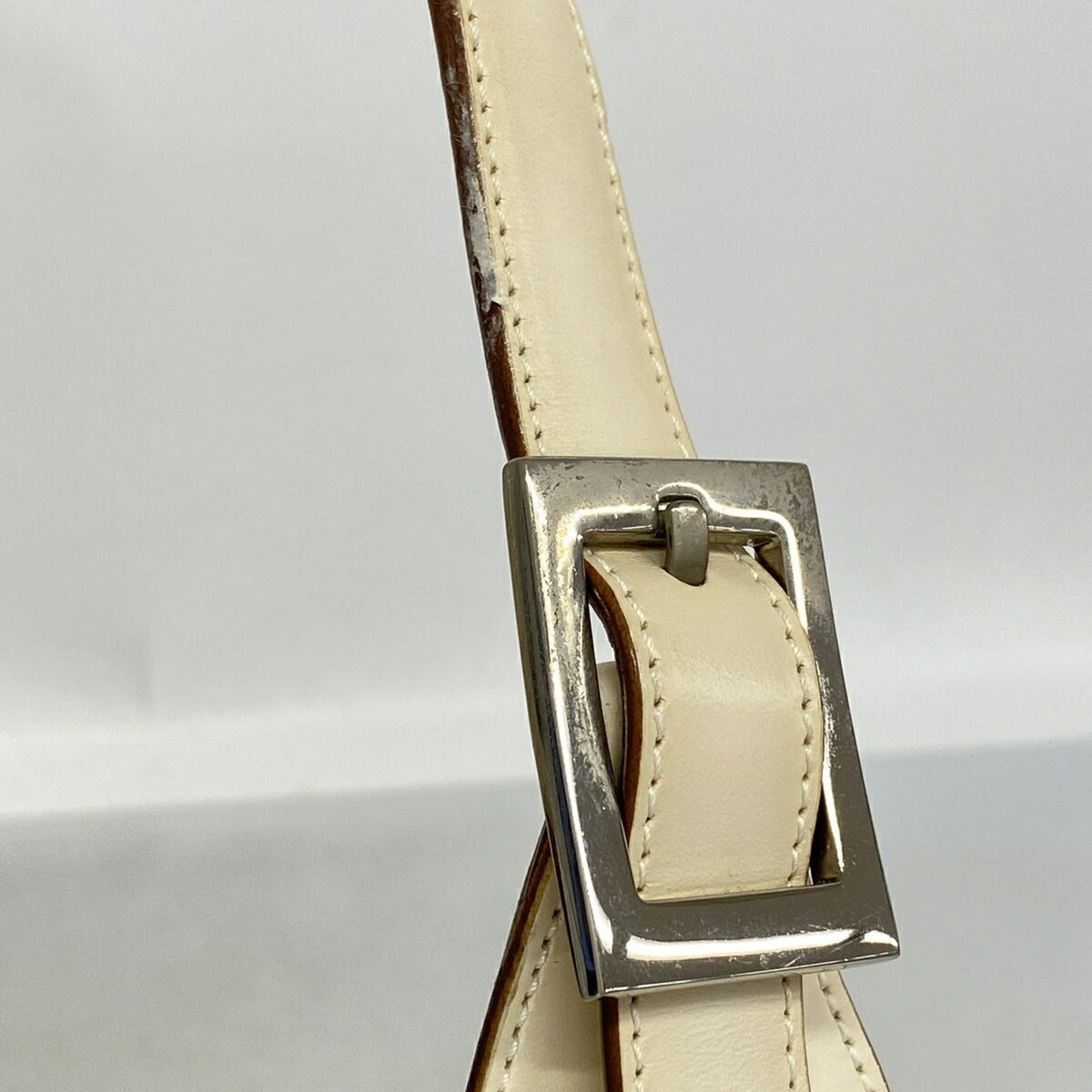 Gucci Gray Ivory Canvas Shoulder Bag (Pre-Owned)
