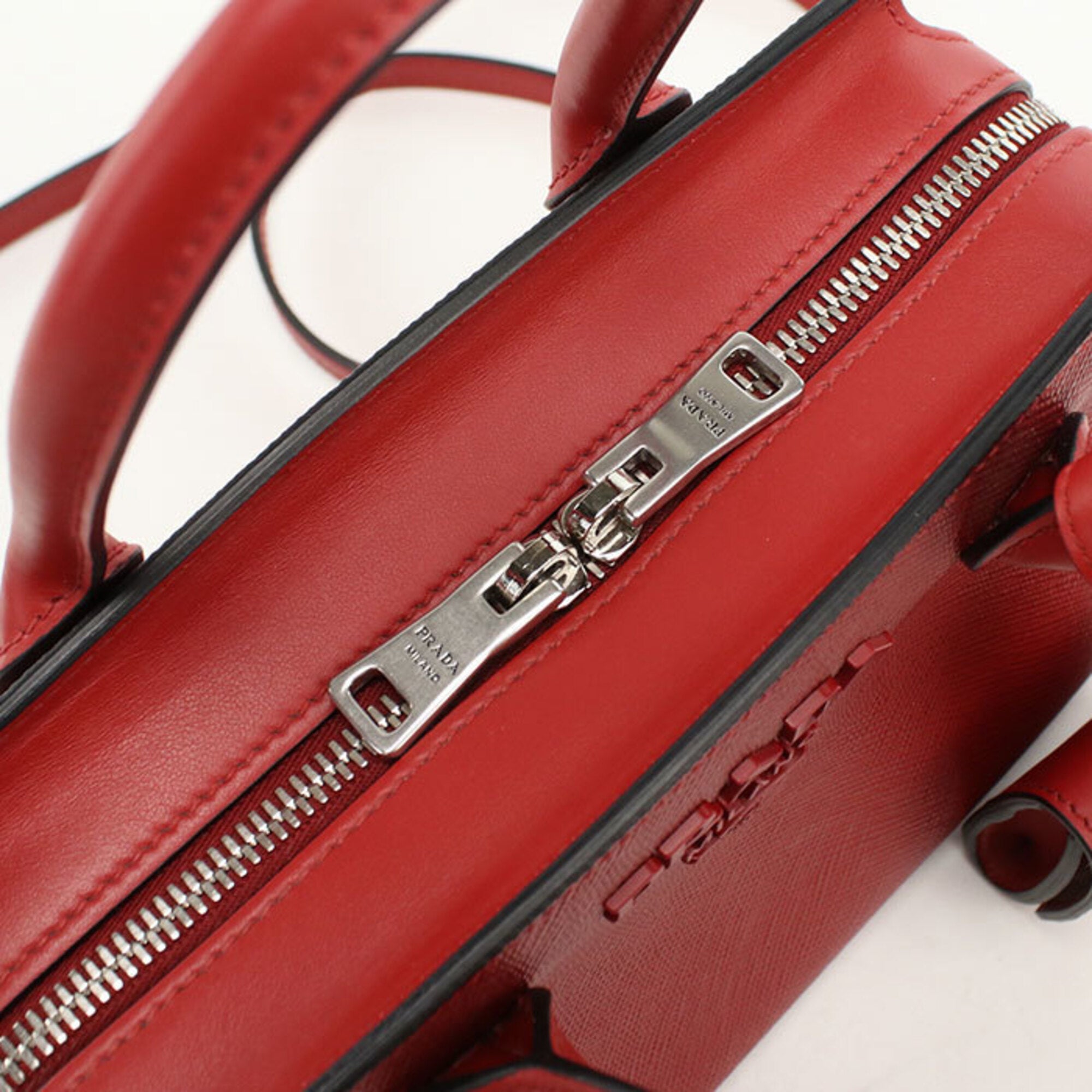 Prada Red Color Leather Handbag (Pre-Owned)