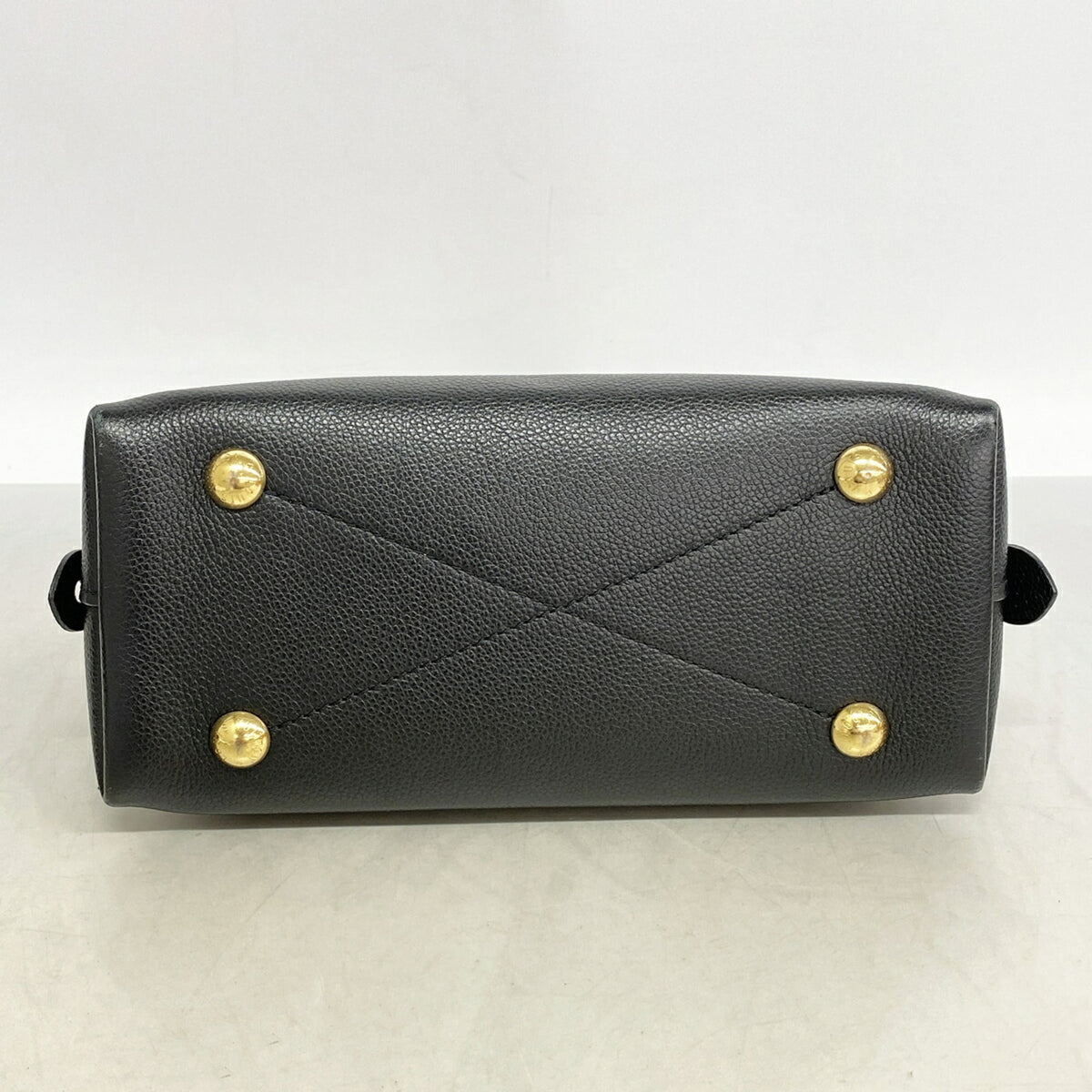Louis Vuitton Noir Handbag (Pre-Owned)