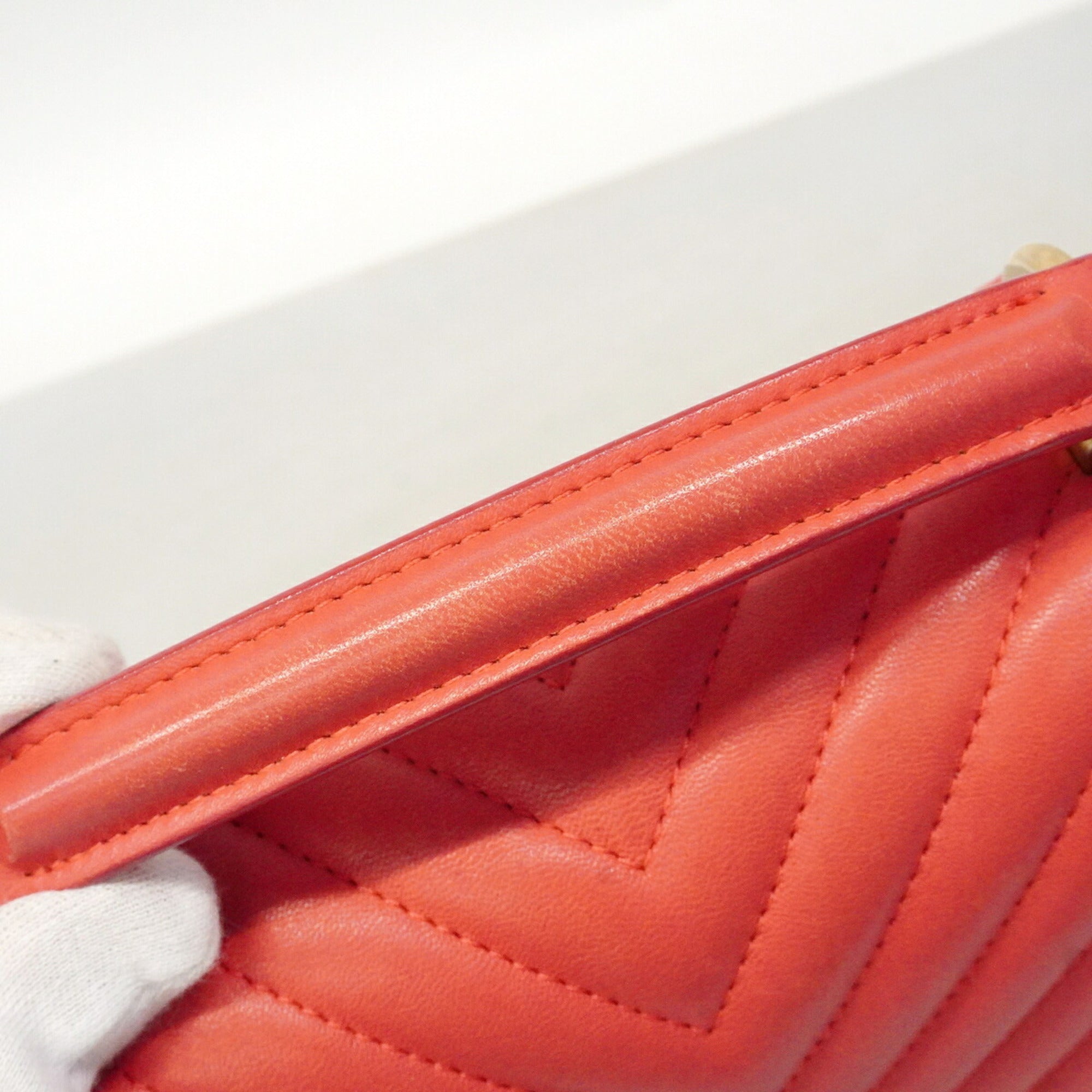 Chanel Pink Leather Handbag (Pre-Owned)