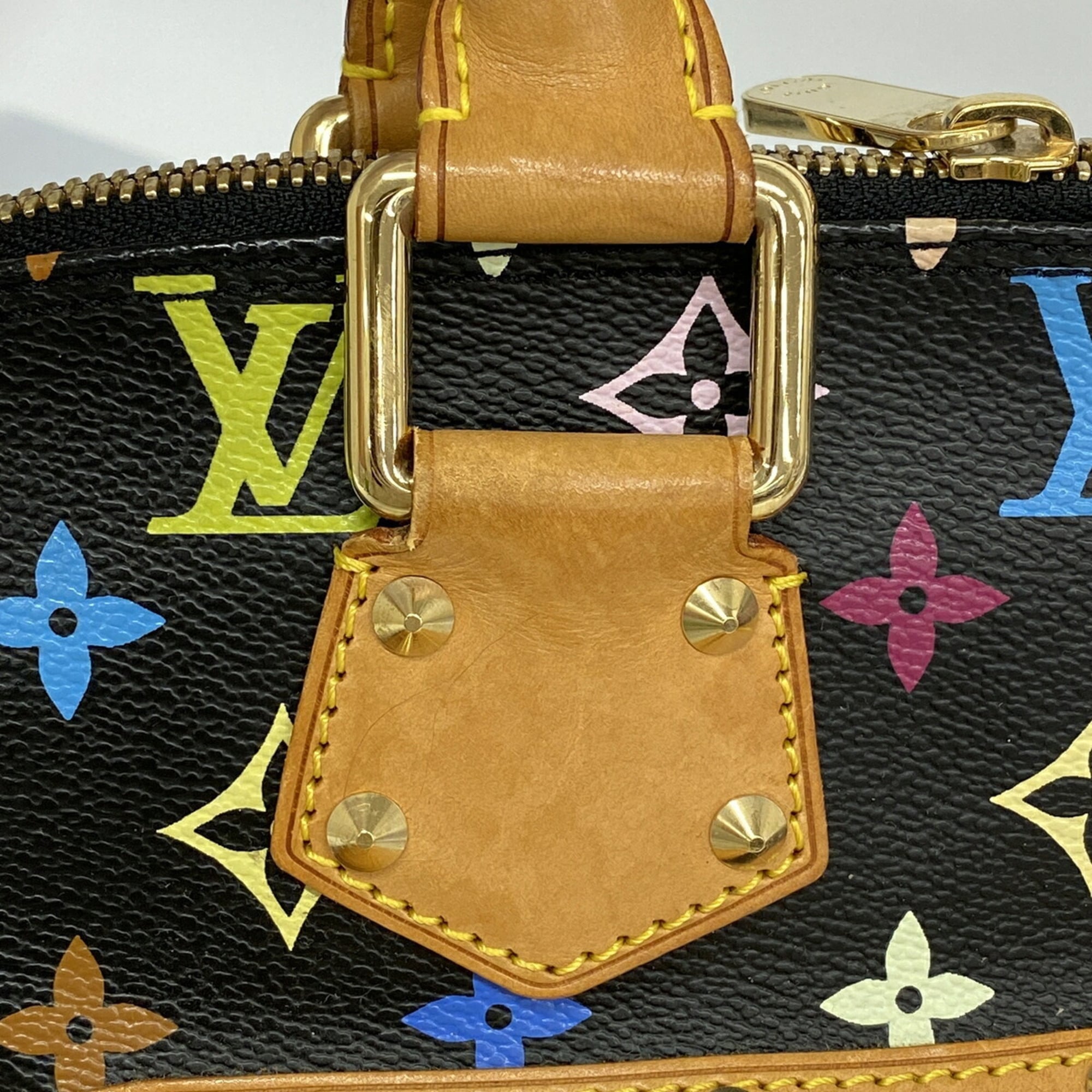 Louis Vuitton Noir Handbag (Pre-Owned)
