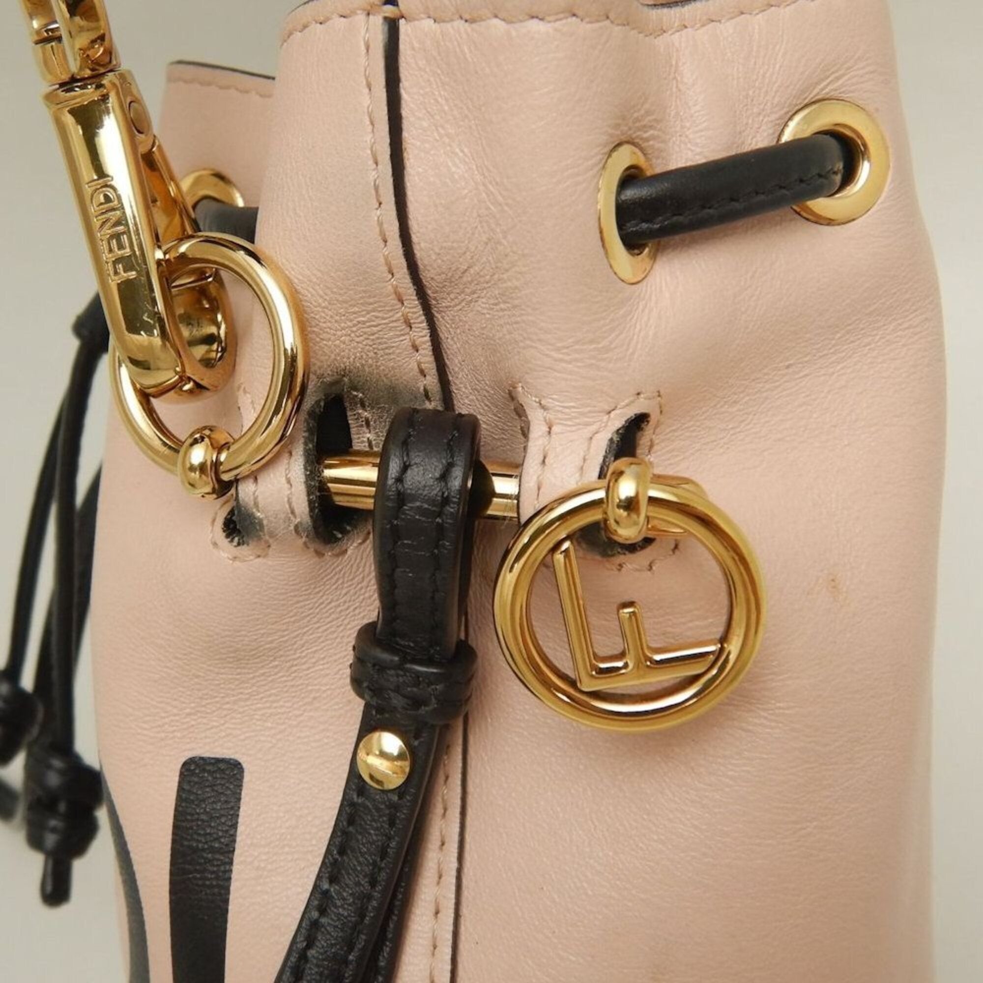 Fendi Black Pink Leather Shoulder Bag (Pre-Owned)