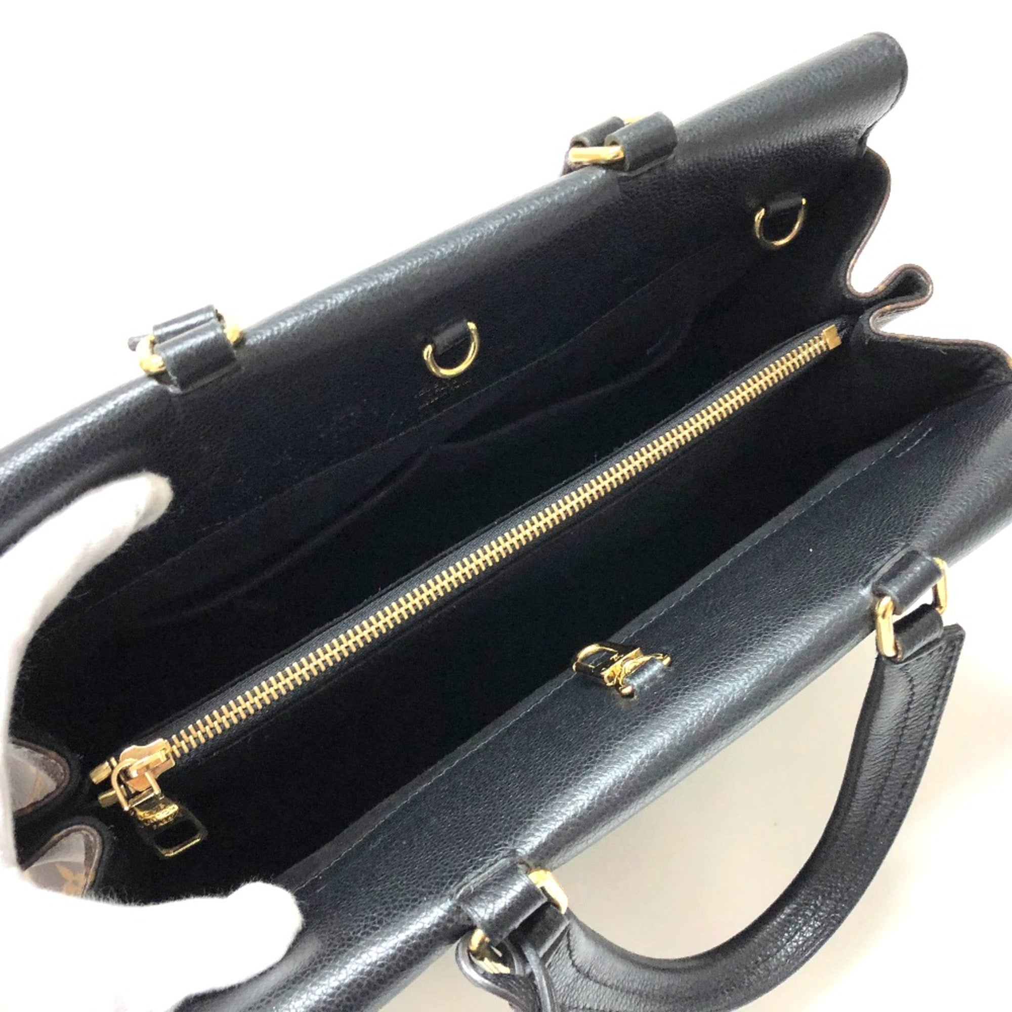 Louis Vuitton Black Other Handbag (Pre-Owned)