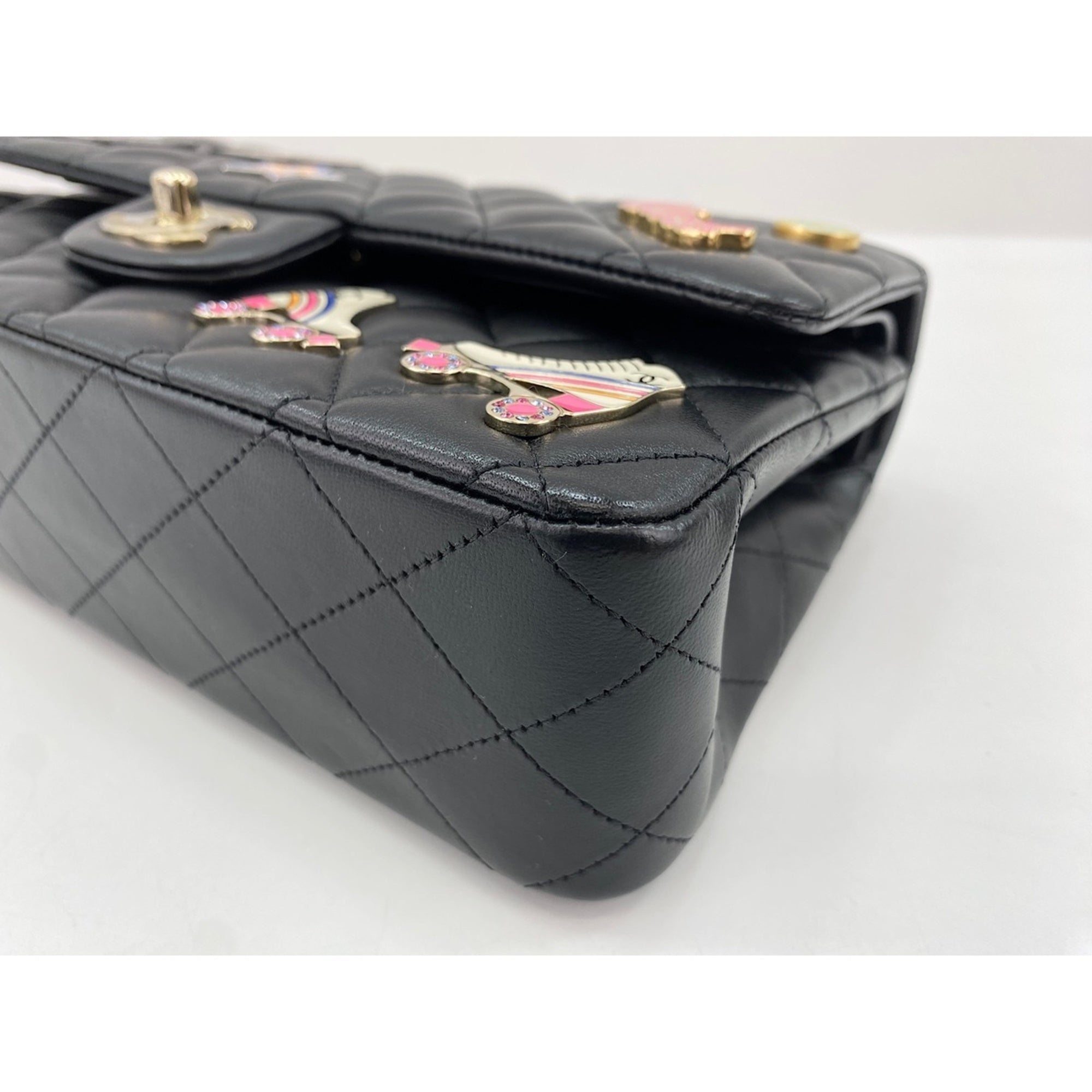 Chanel Black Shoulder Bag (Pre-Owned)
