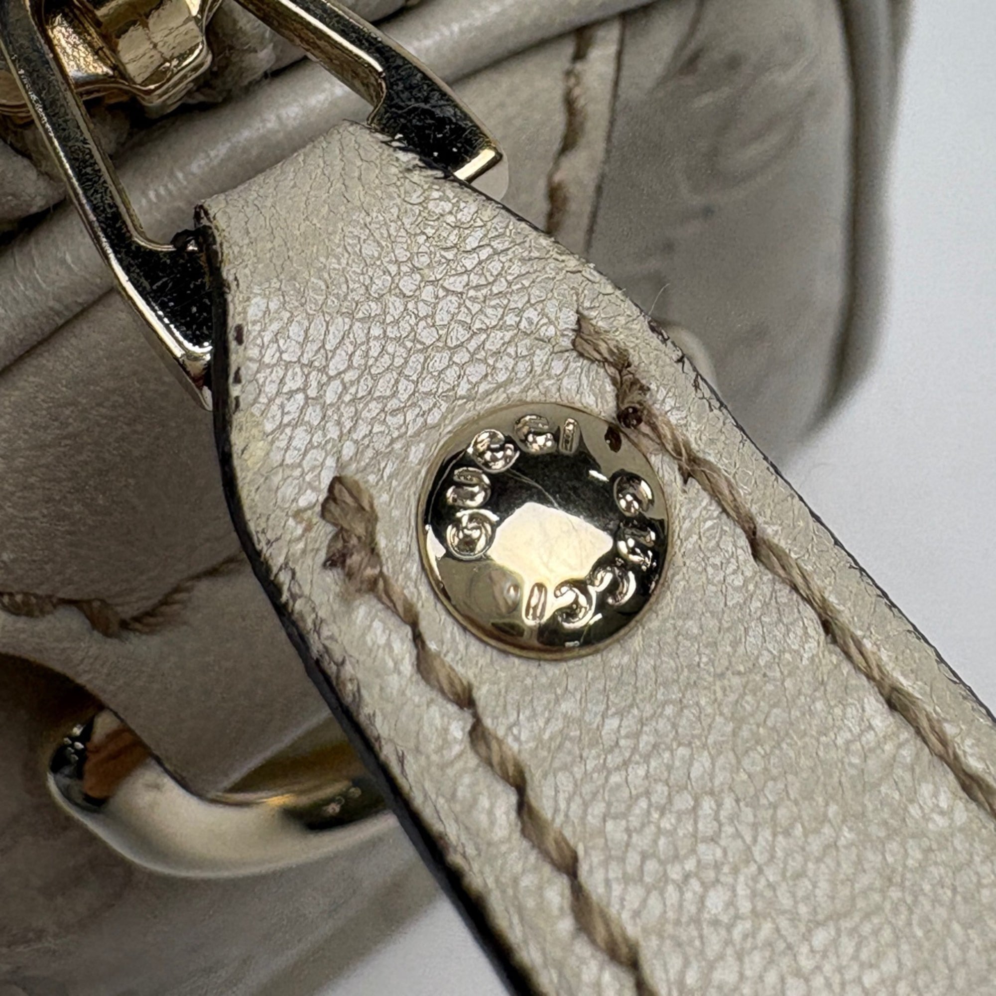 Gucci Ivory Leather Handbag (Pre-Owned)