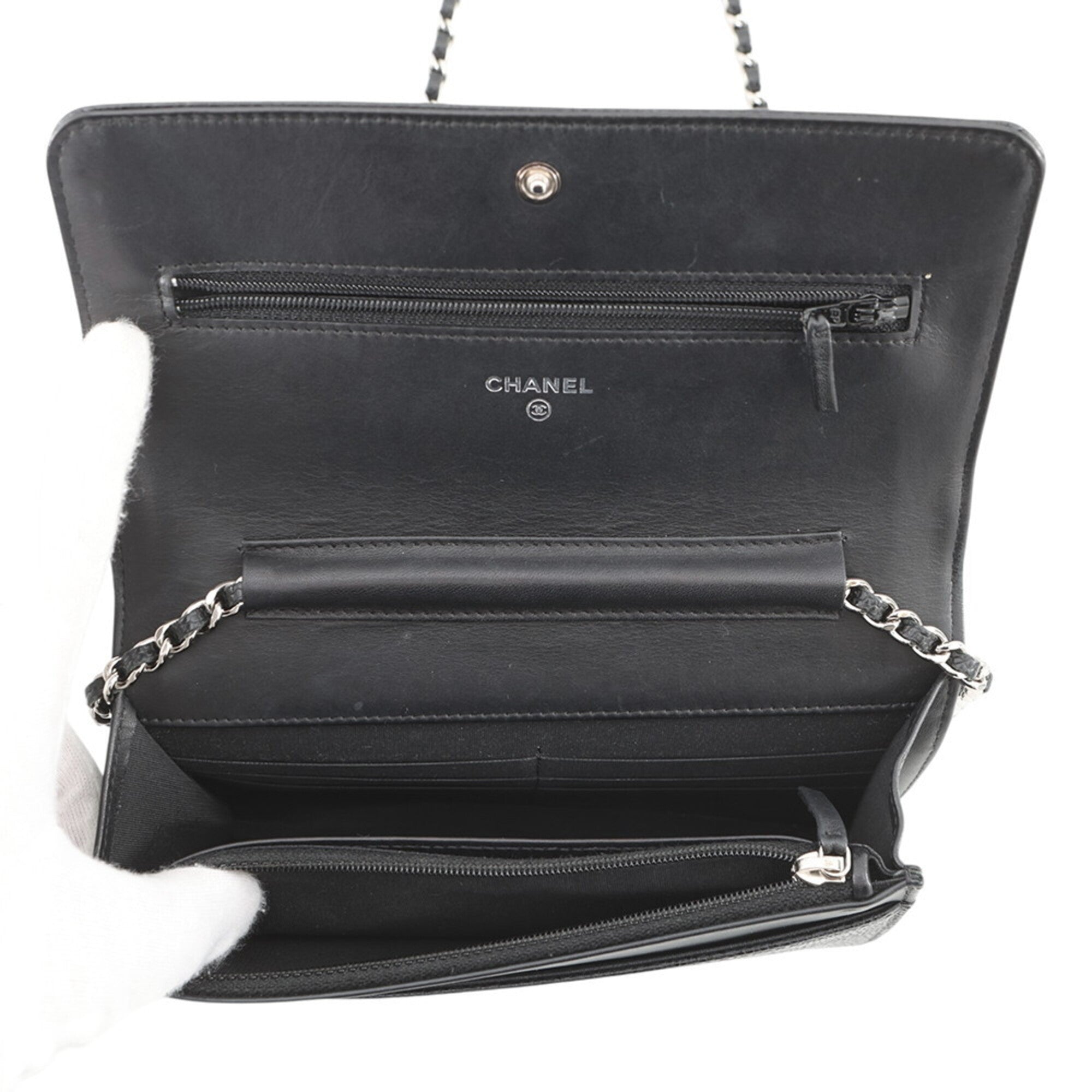 Chanel Black Grained Calfskin Shoulder Bag (Pre-Owned)