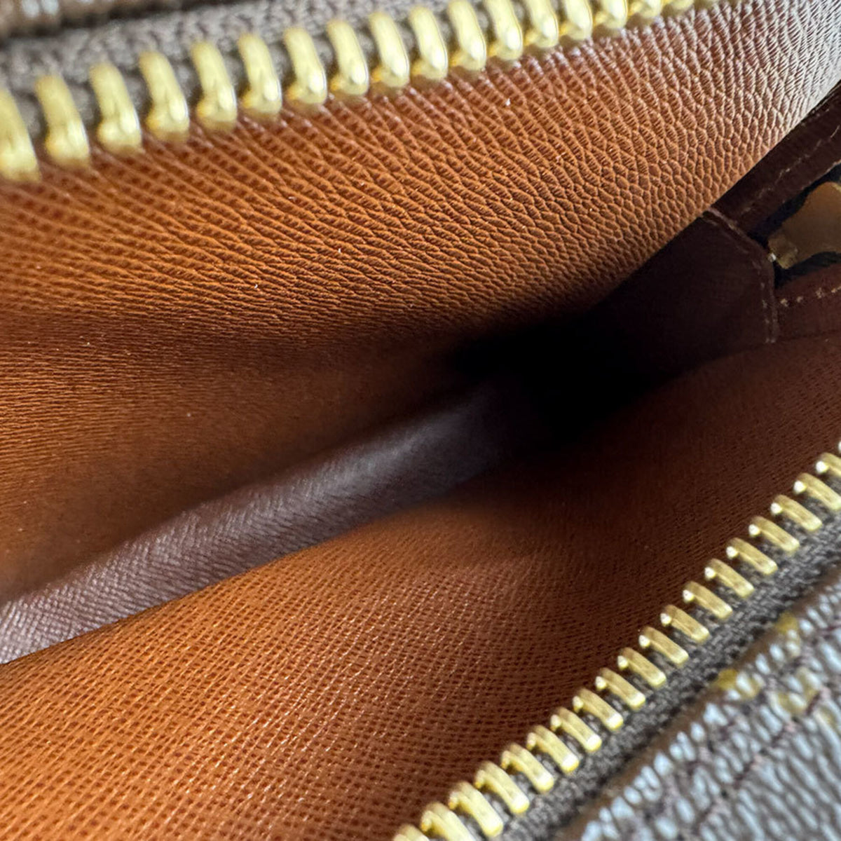 Louis Vuitton Brown Monogram Monogram Shoulder Bag (Pre-Owned)