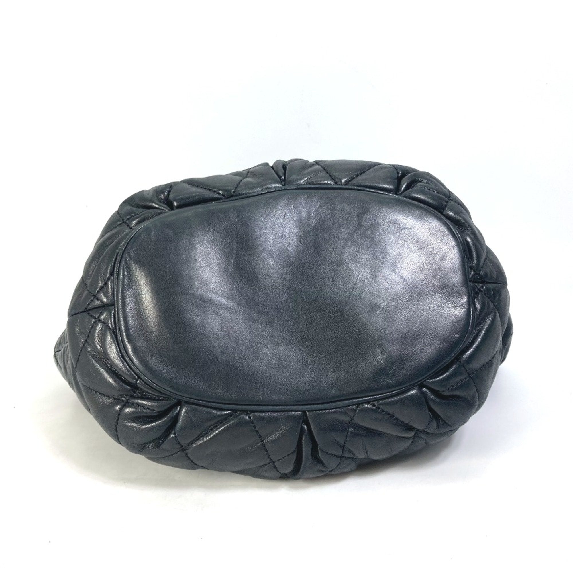 Chanel Black Leather Shoulder Bag (Pre-Owned)