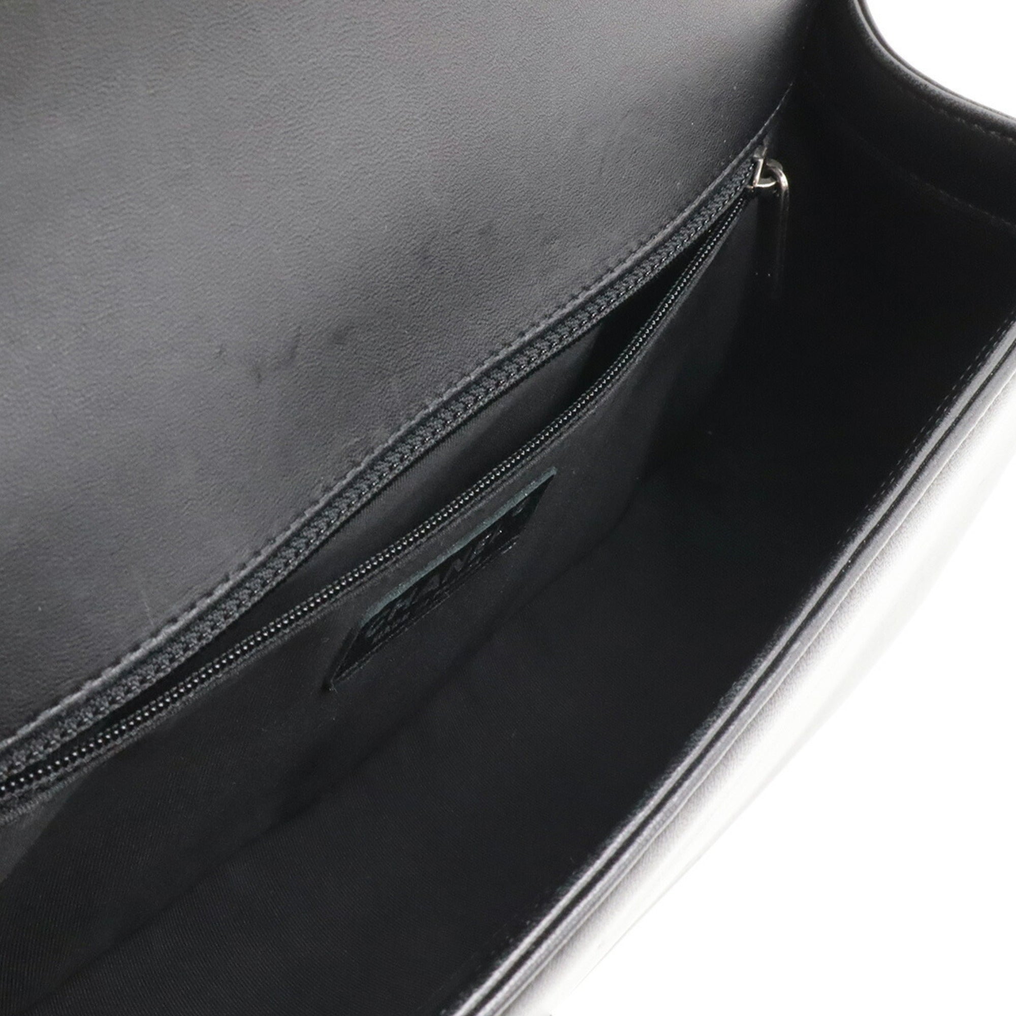 Chanel Matelasse Black Leather Shoulder Bag (Pre-Owned)
