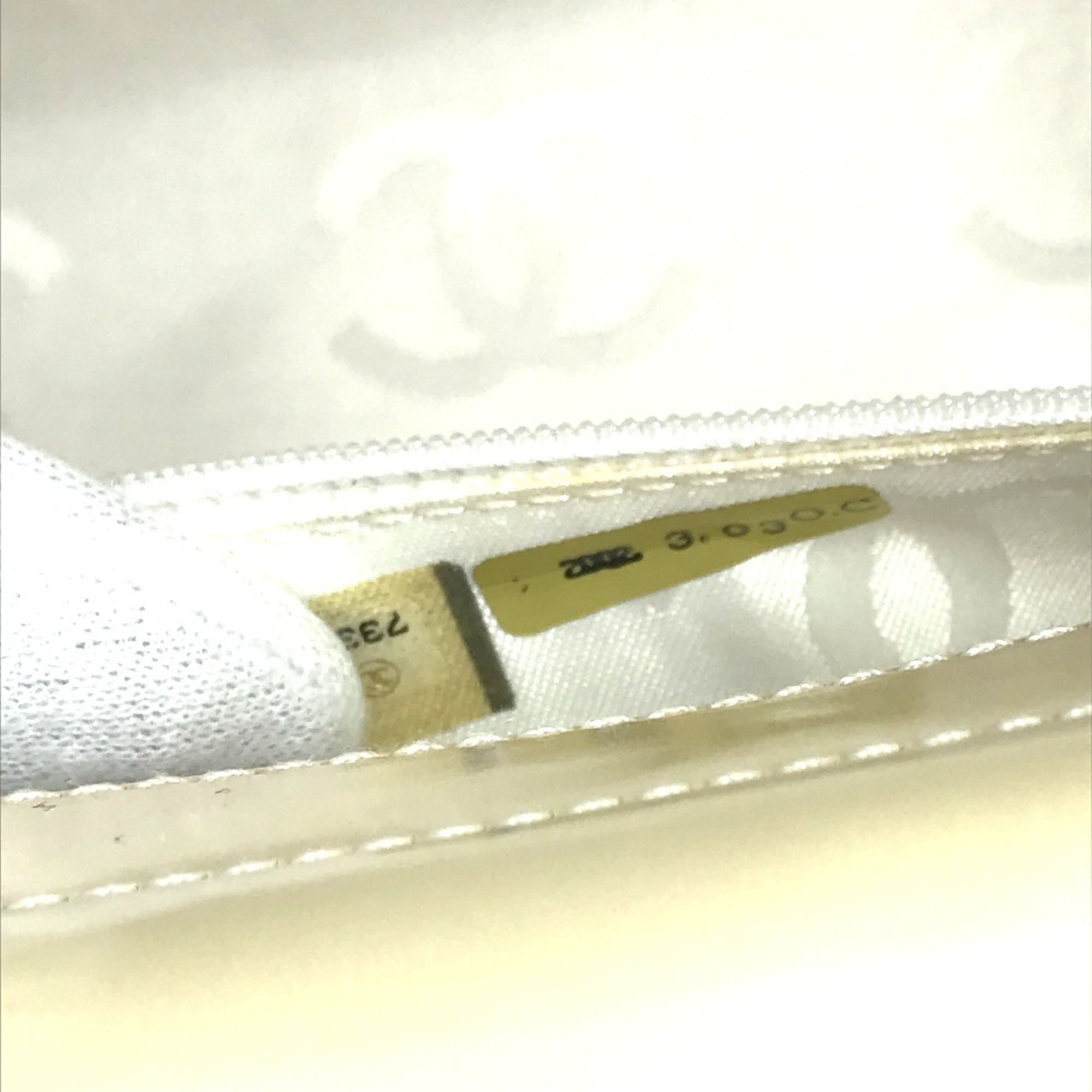 Chanel White Yellow Shoulder Bag (Pre-Owned)