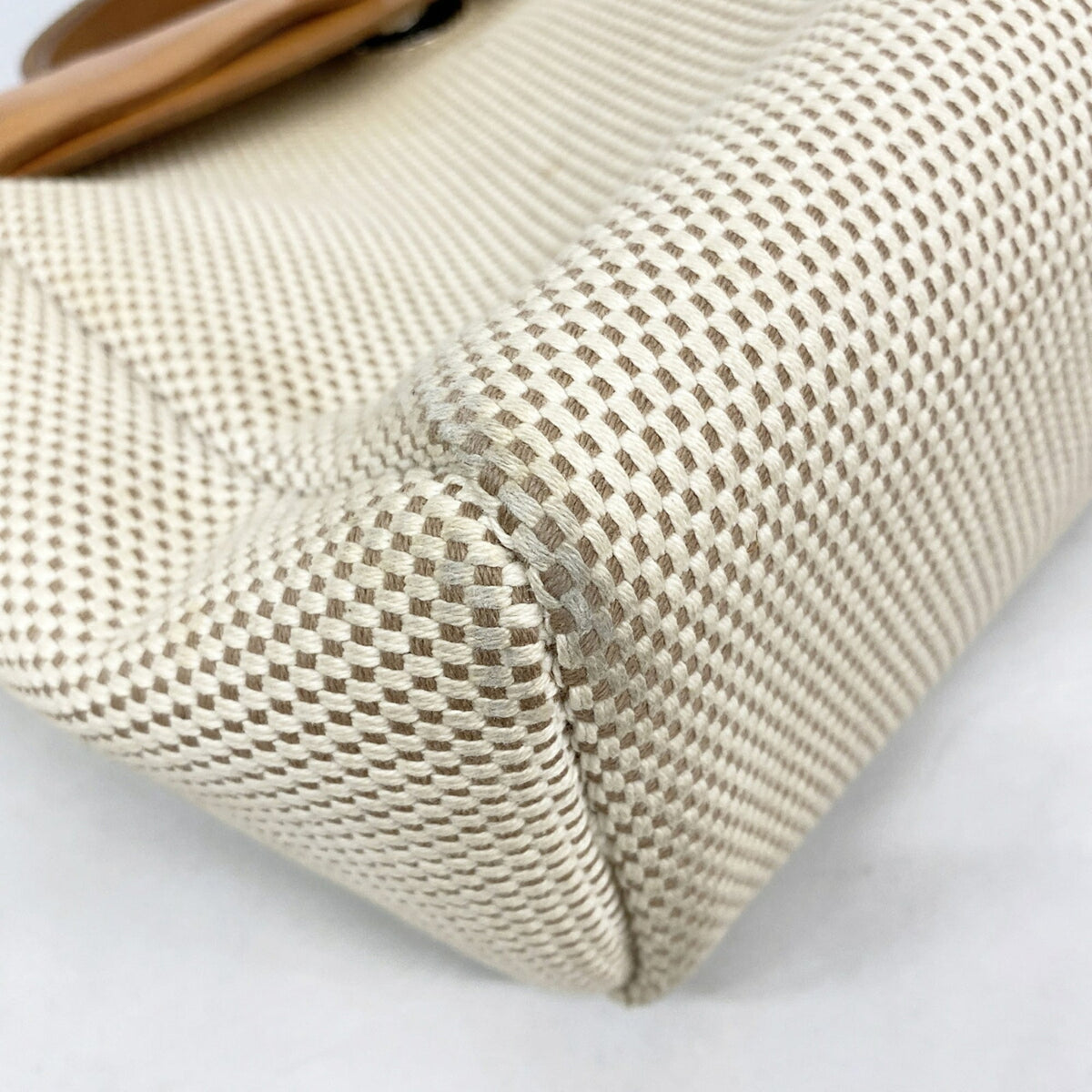Hermes Natural Handbag (Pre-Owned)
