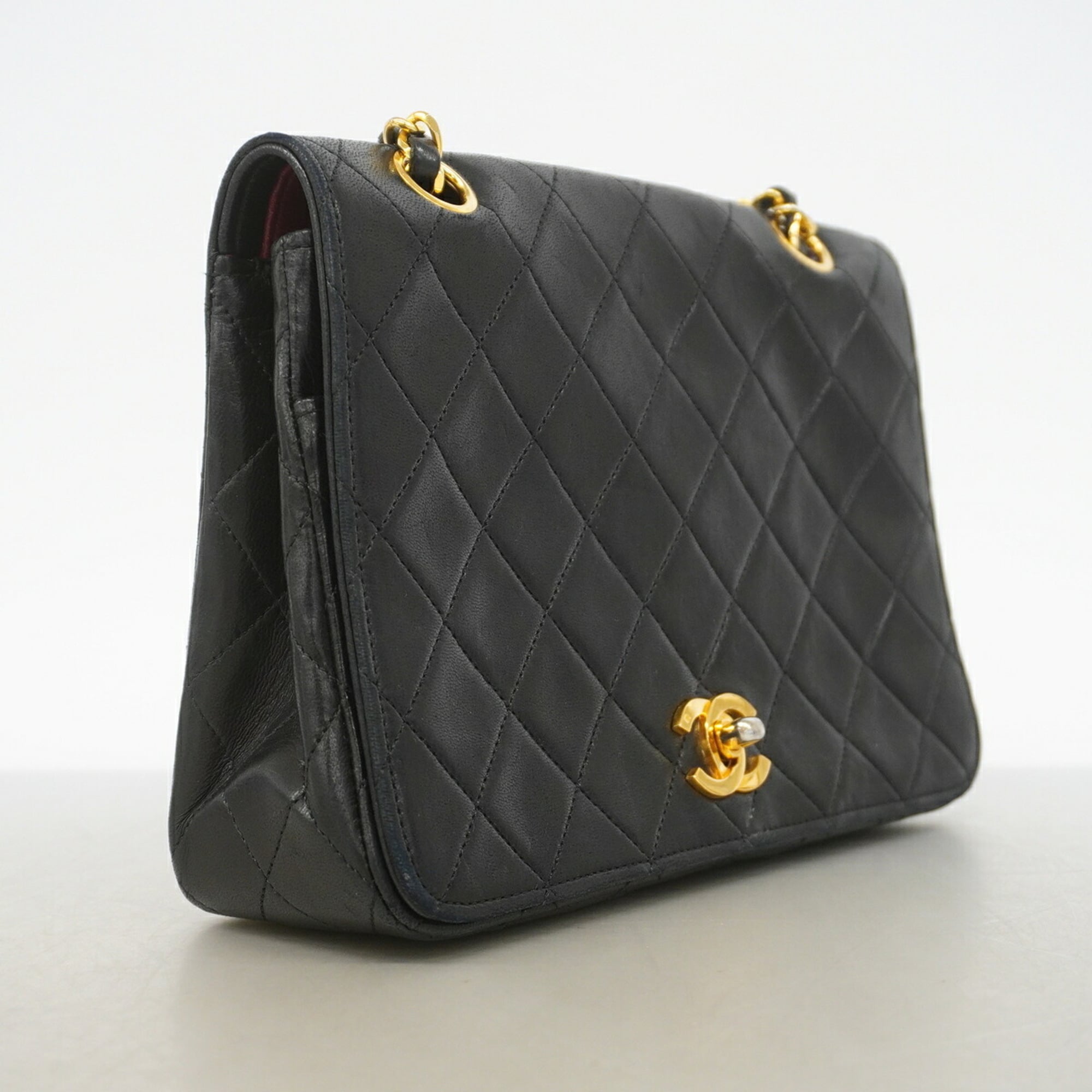 Chanel Black Leather Shoulder Bag (Pre-Owned)