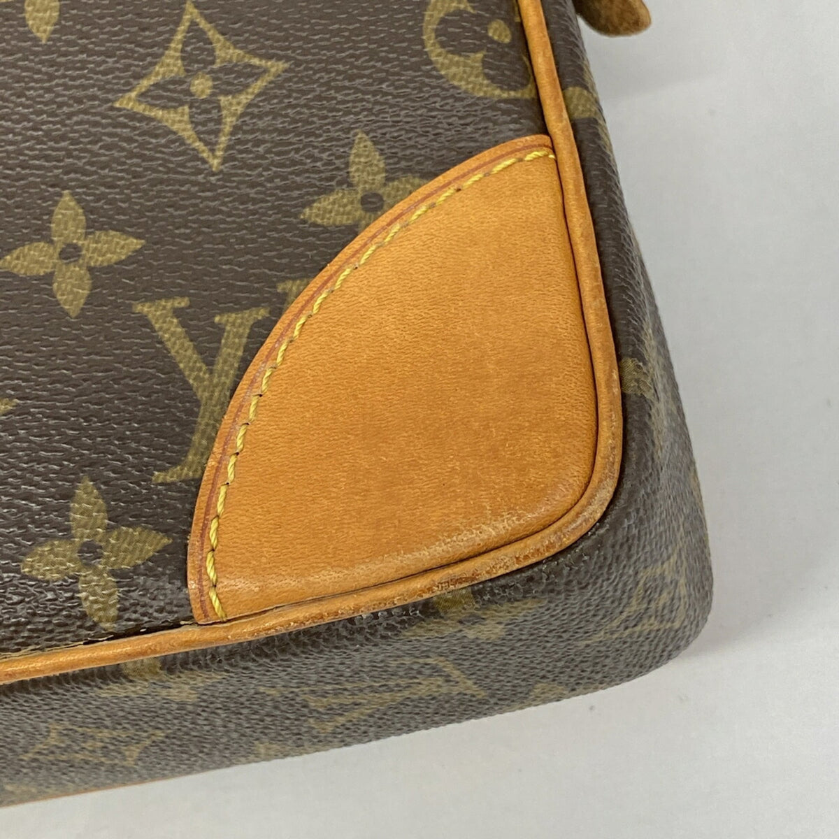 Louis Vuitton Brown Briefcase (Pre-Owned)