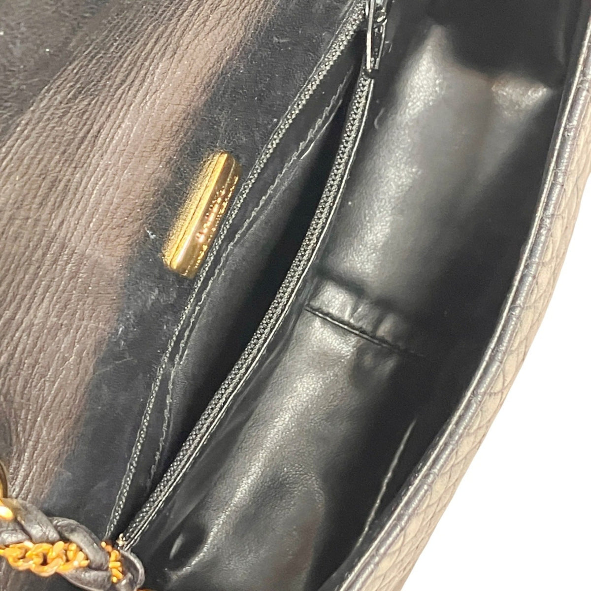 Bally Black Leather Shoulder Bag (Pre-Owned)