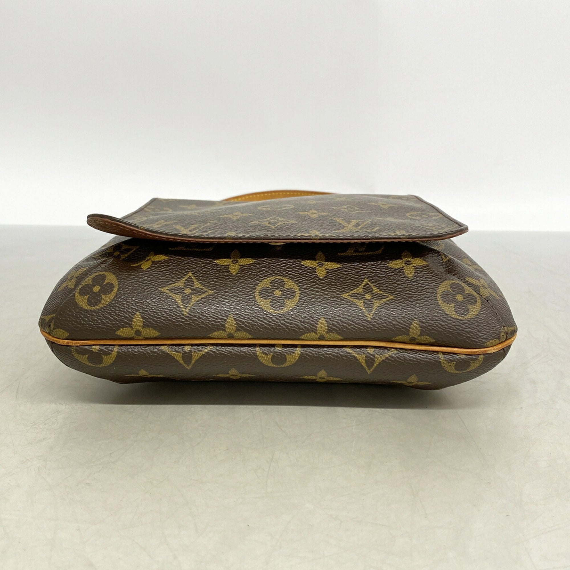 Louis Vuitton Brown Shoulder Bag (Pre-Owned)