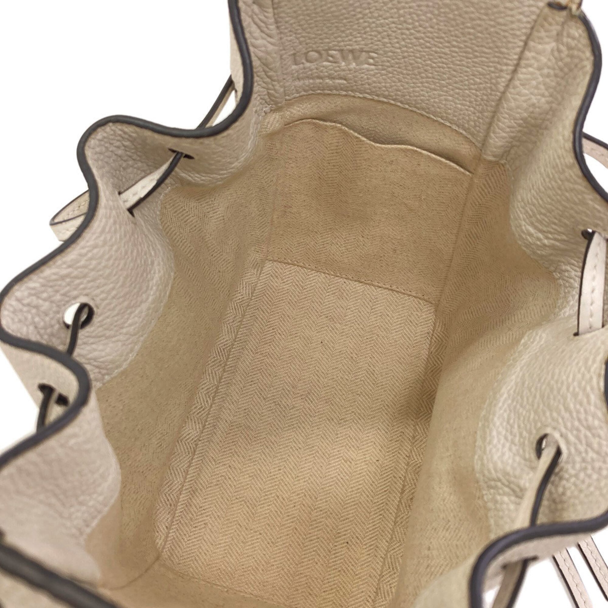 Loewe Hammock White Leather Handbag (Pre-Owned)