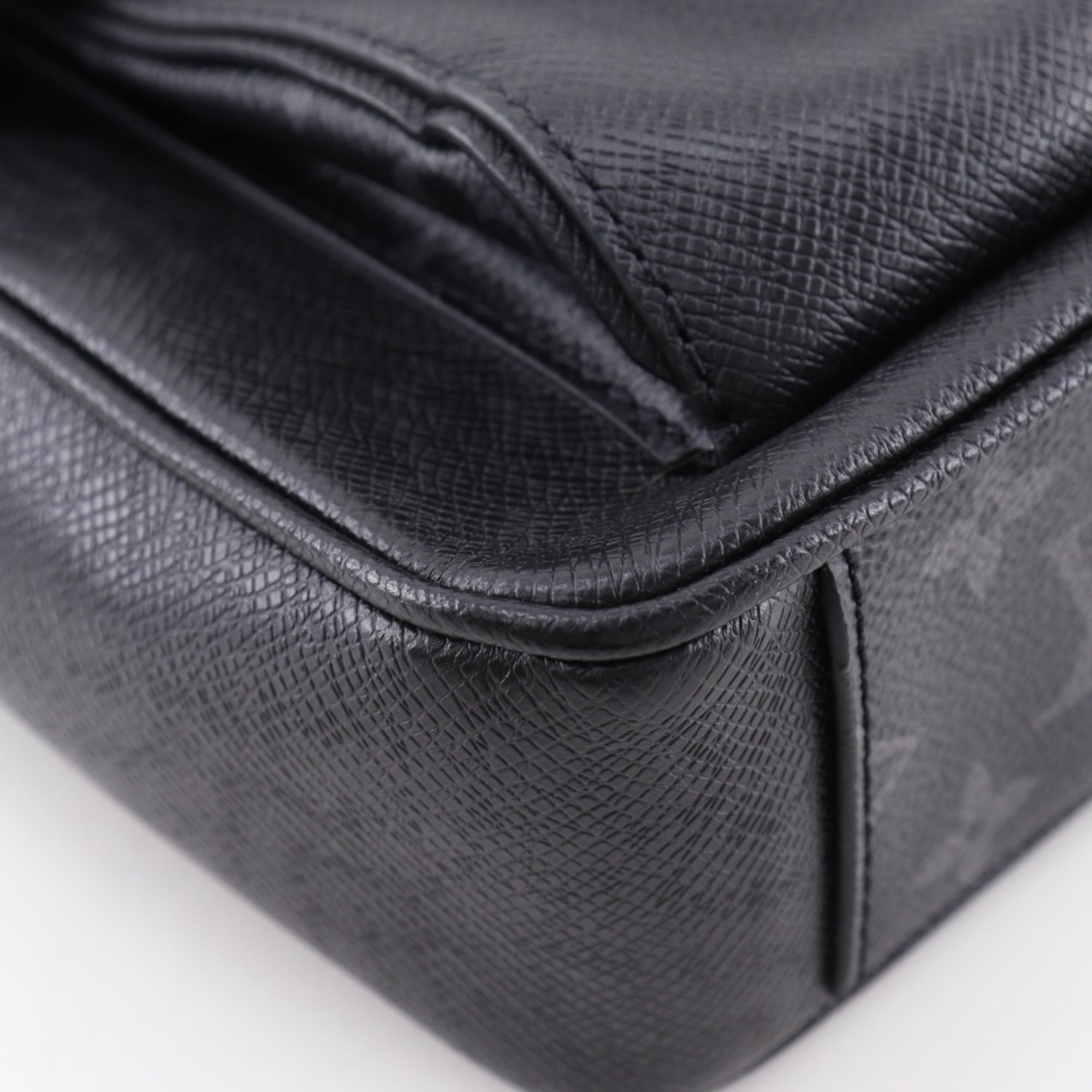 Louis Vuitton Taigarama Black Taigarama Monogram Eclipse Shoulder Bag (Pre-Owned)