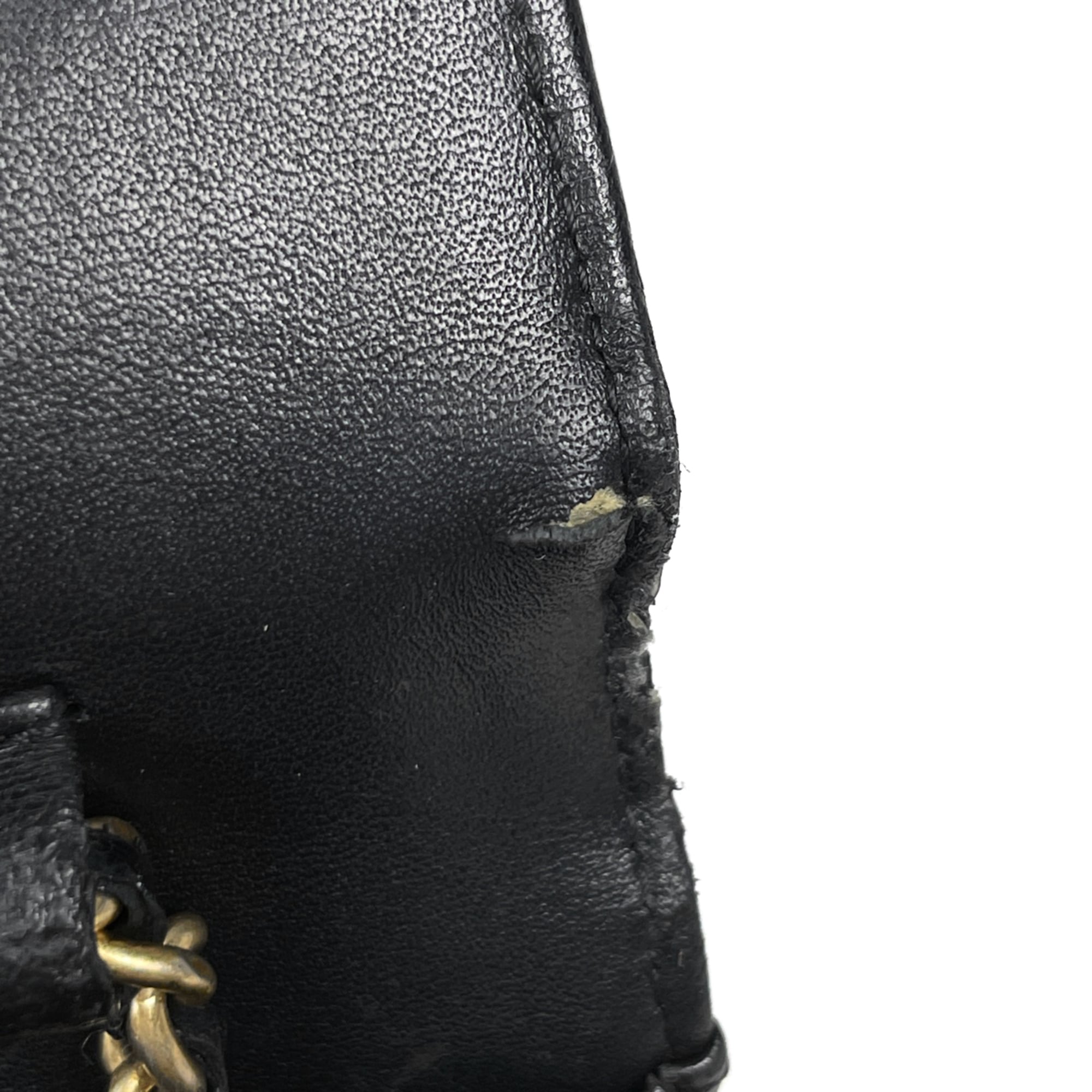 Chanel Matelasse Black Leather Shoulder Bag (Pre-Owned)