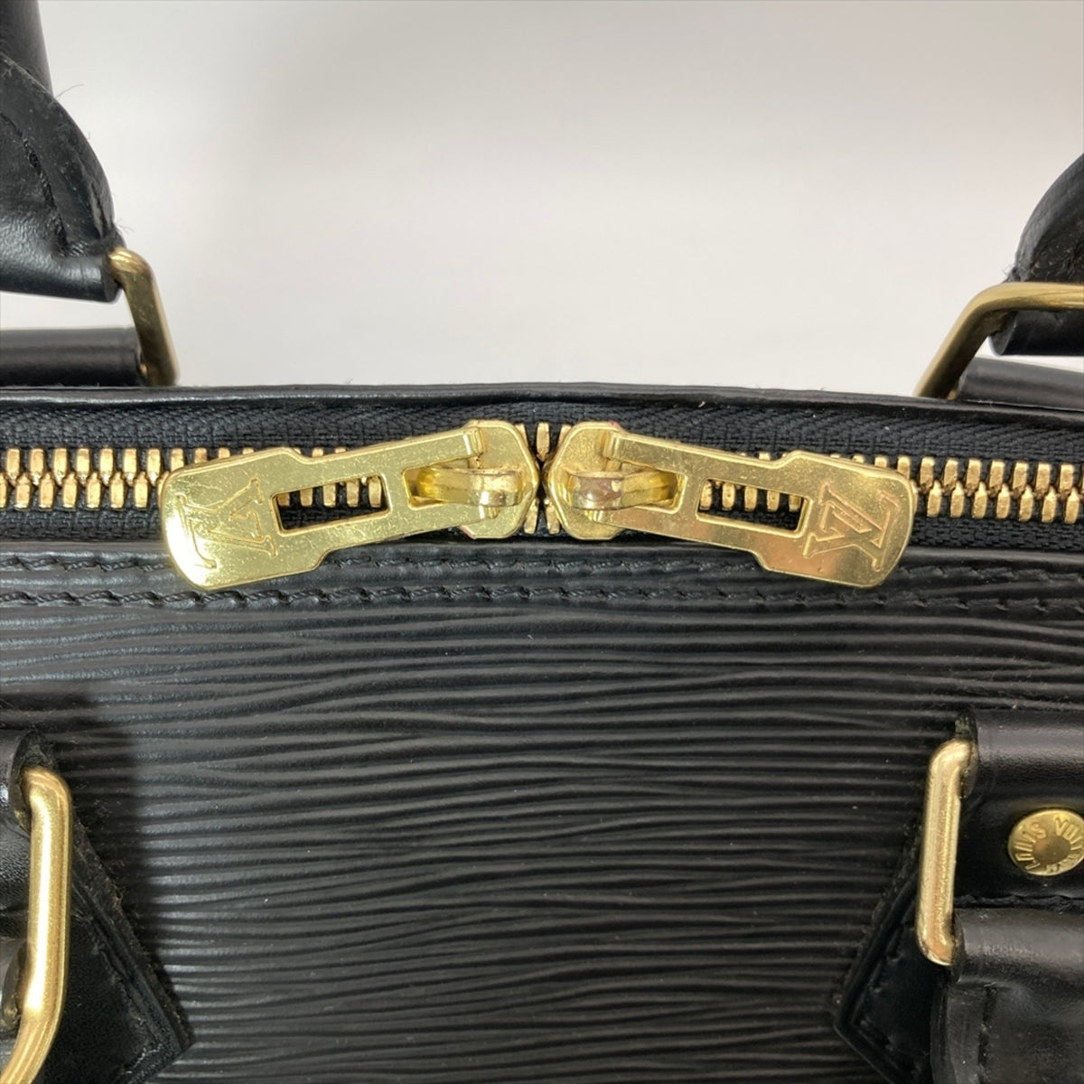 Louis Vuitton Epi Black Noir Epi Leather Handbag (Pre-Owned)