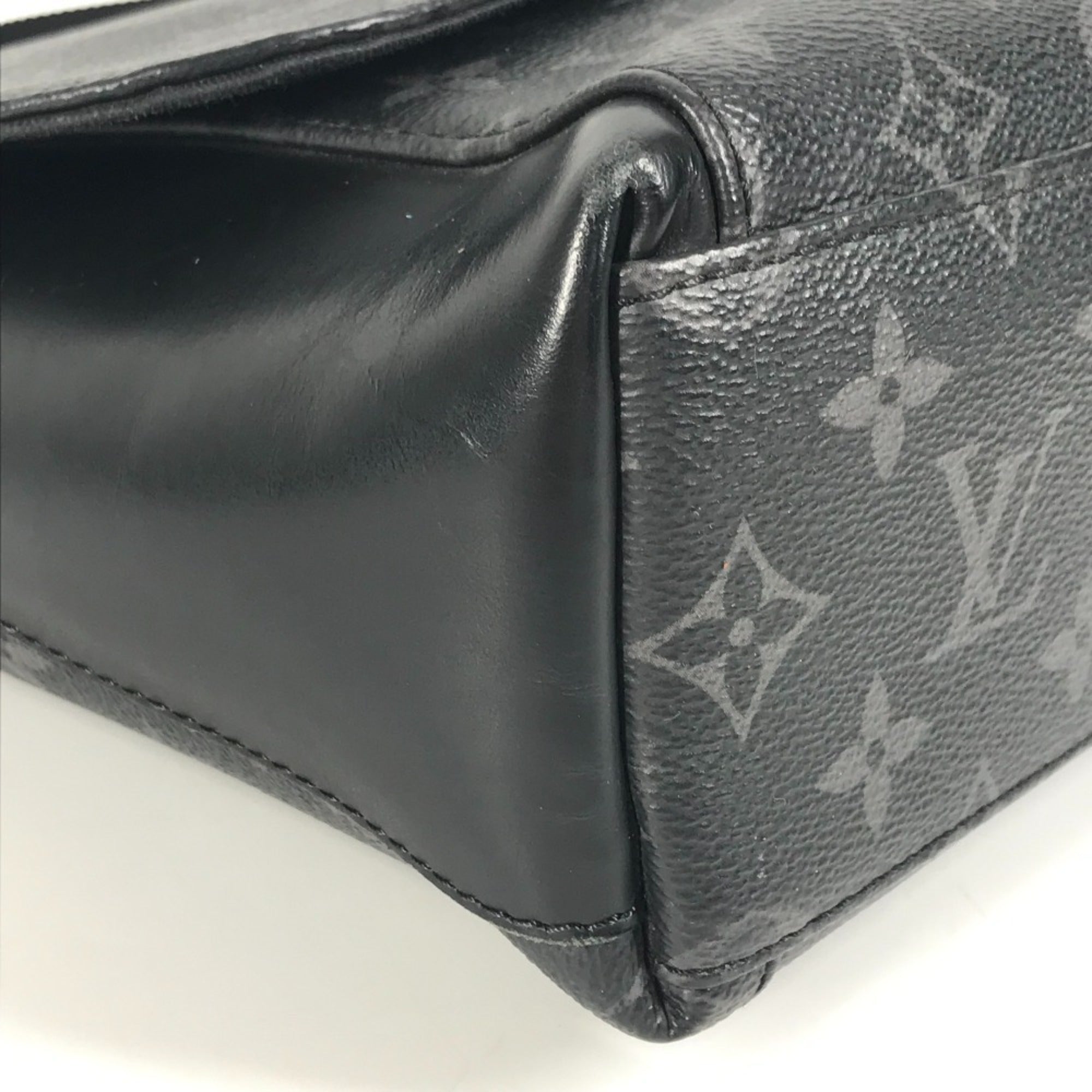 Louis Vuitton Black Monogram Eclipse Monogram Eclipse Messenger Bag Shoulder Bag (Pre-Owned)