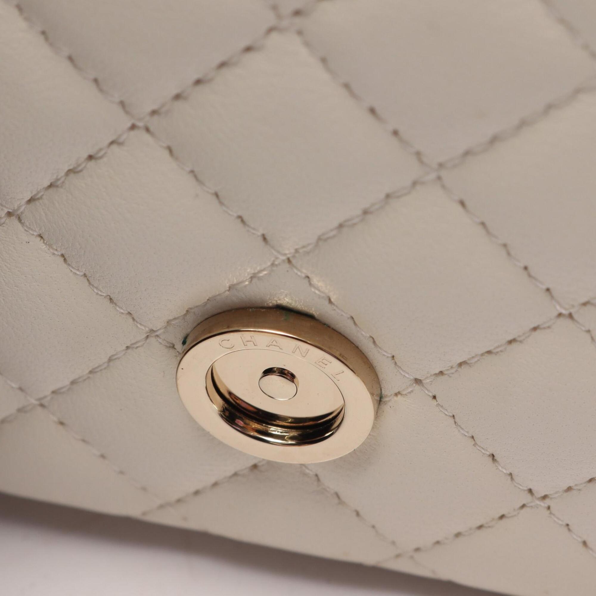 Chanel White Leather Handbag Shoulder Bag (Pre-Owned)