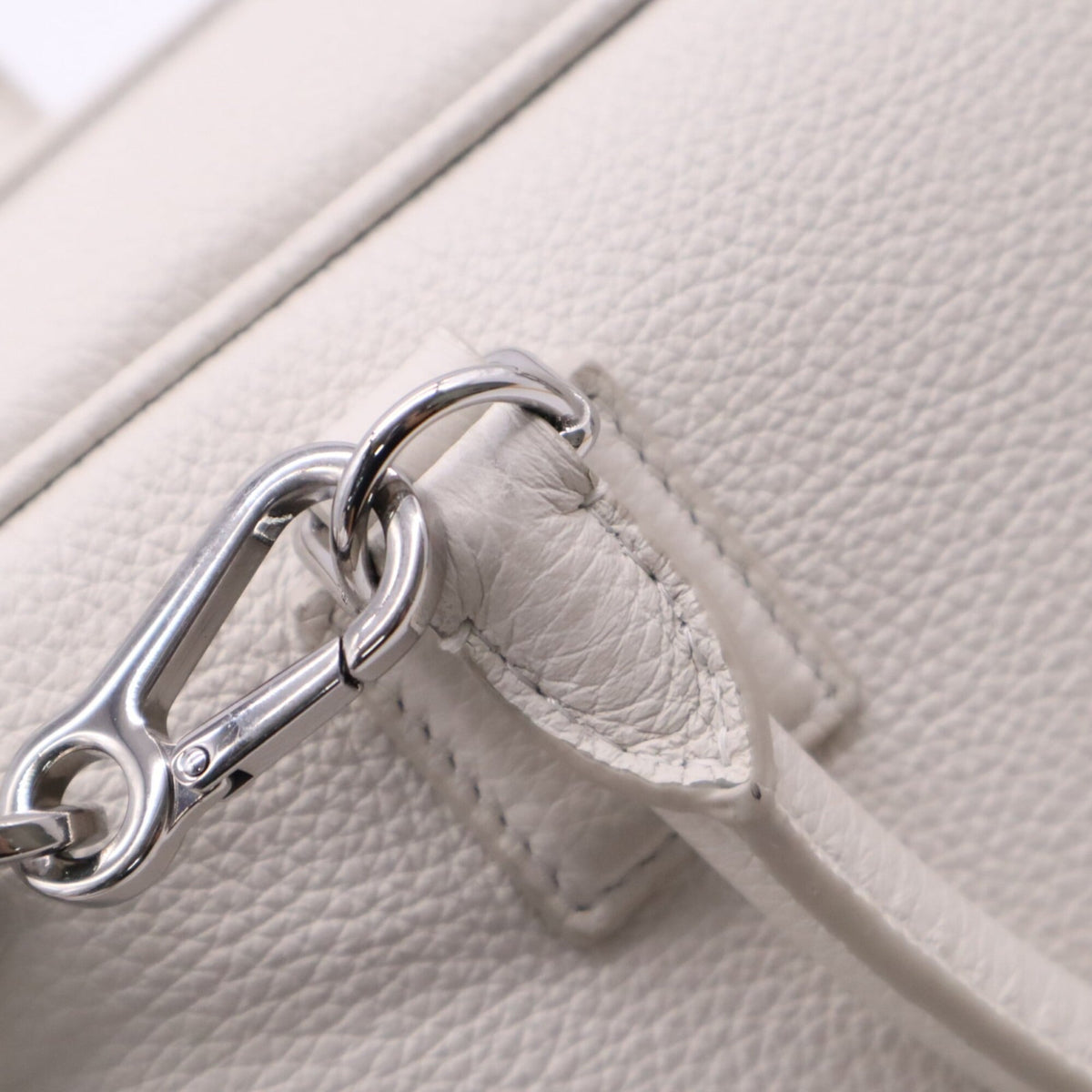 Loewe Amazona White Leather Handbag Shoulder Bag (Pre-Owned)