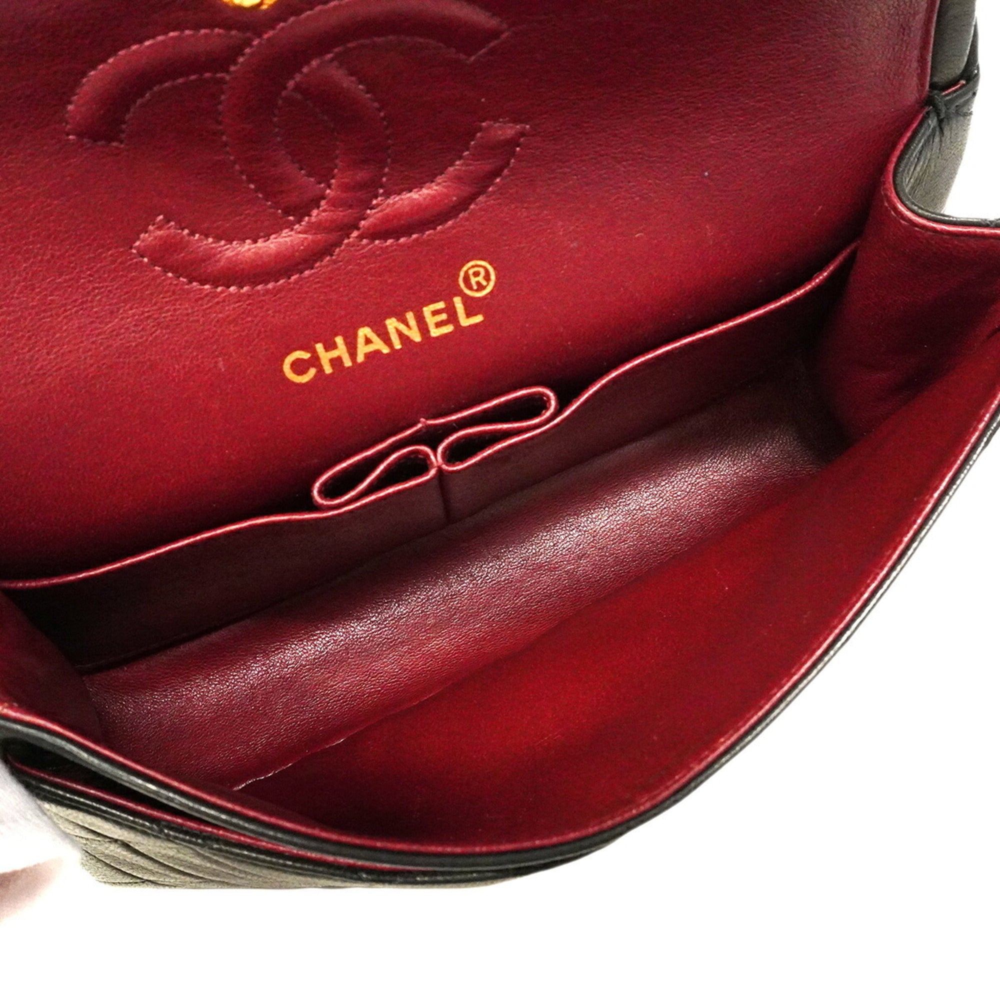 Chanel Black Leather Shoulder Bag (Pre-Owned)