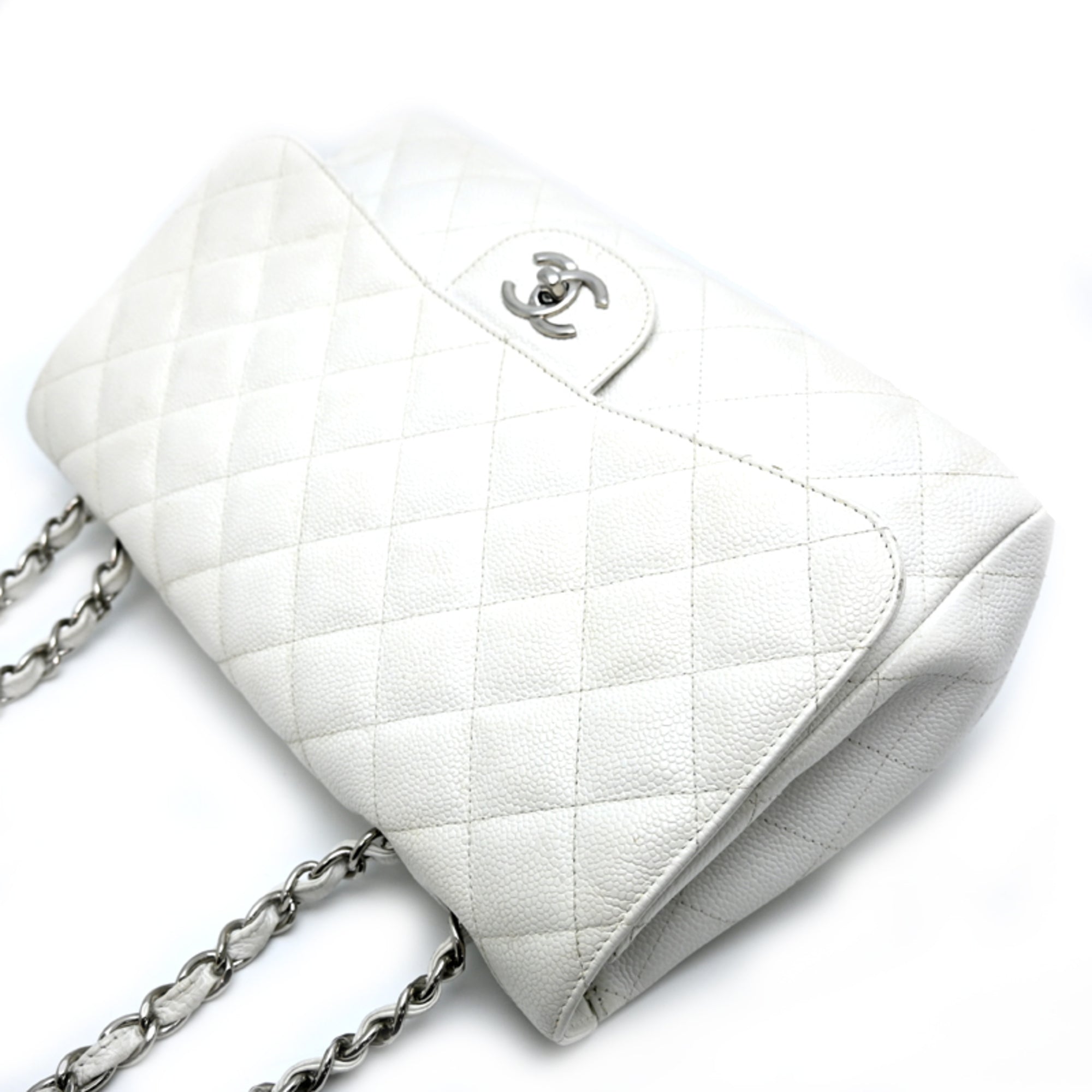 Chanel White Grained Calfskin Shoulder Bag (Pre-Owned)