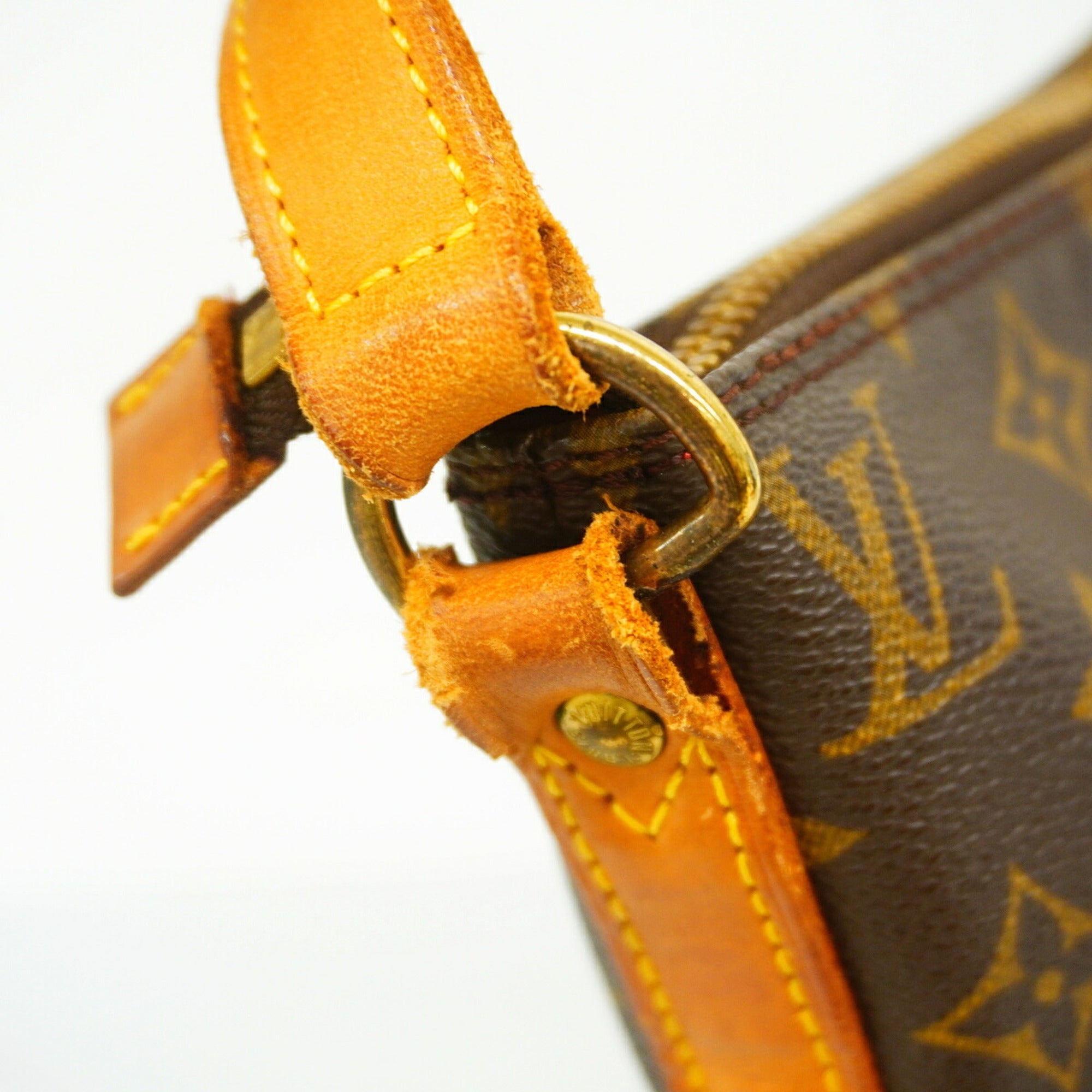 Louis Vuitton Brown Shoulder Bag (Pre-Owned)