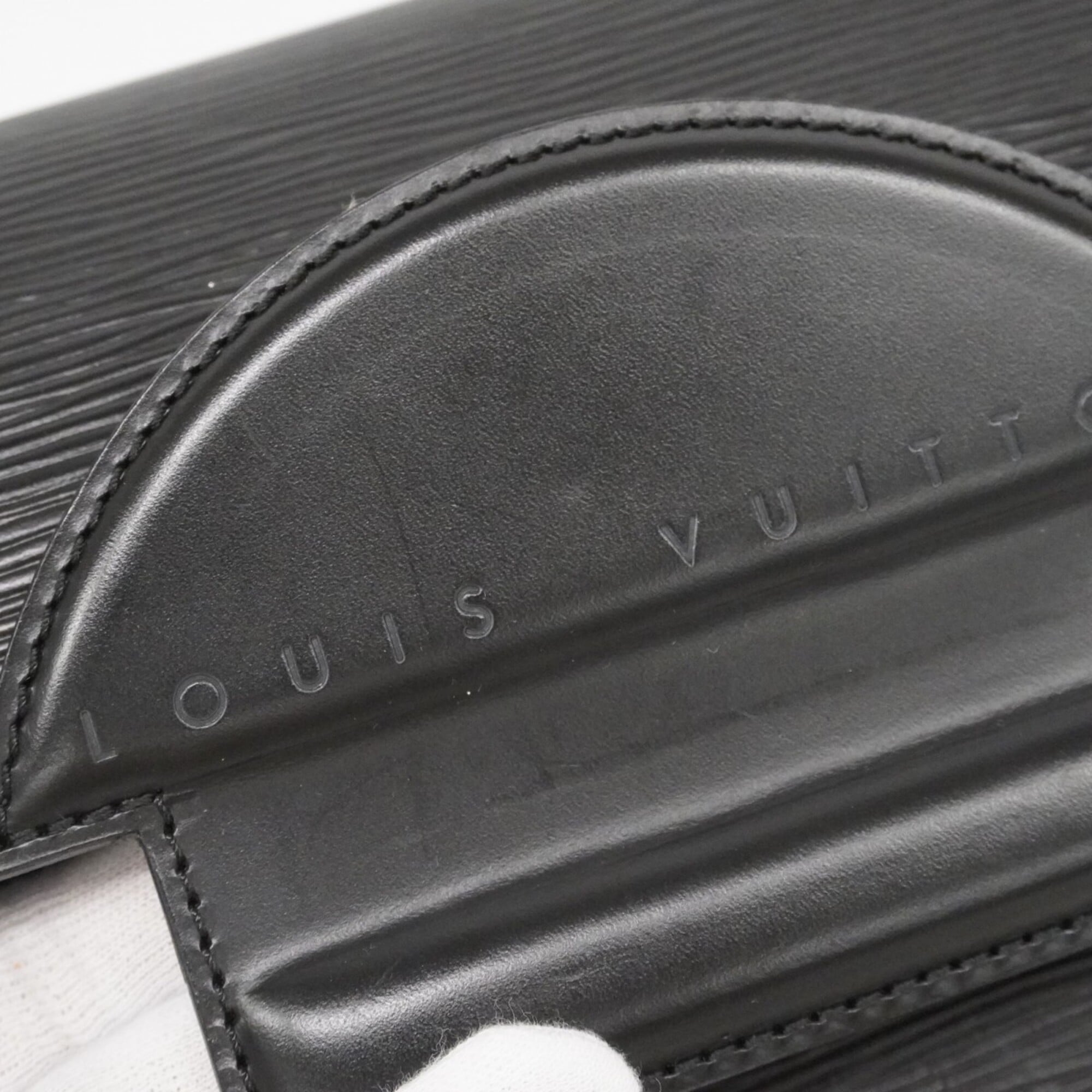 Louis Vuitton Noir Clutch Bag (Pre-Owned)