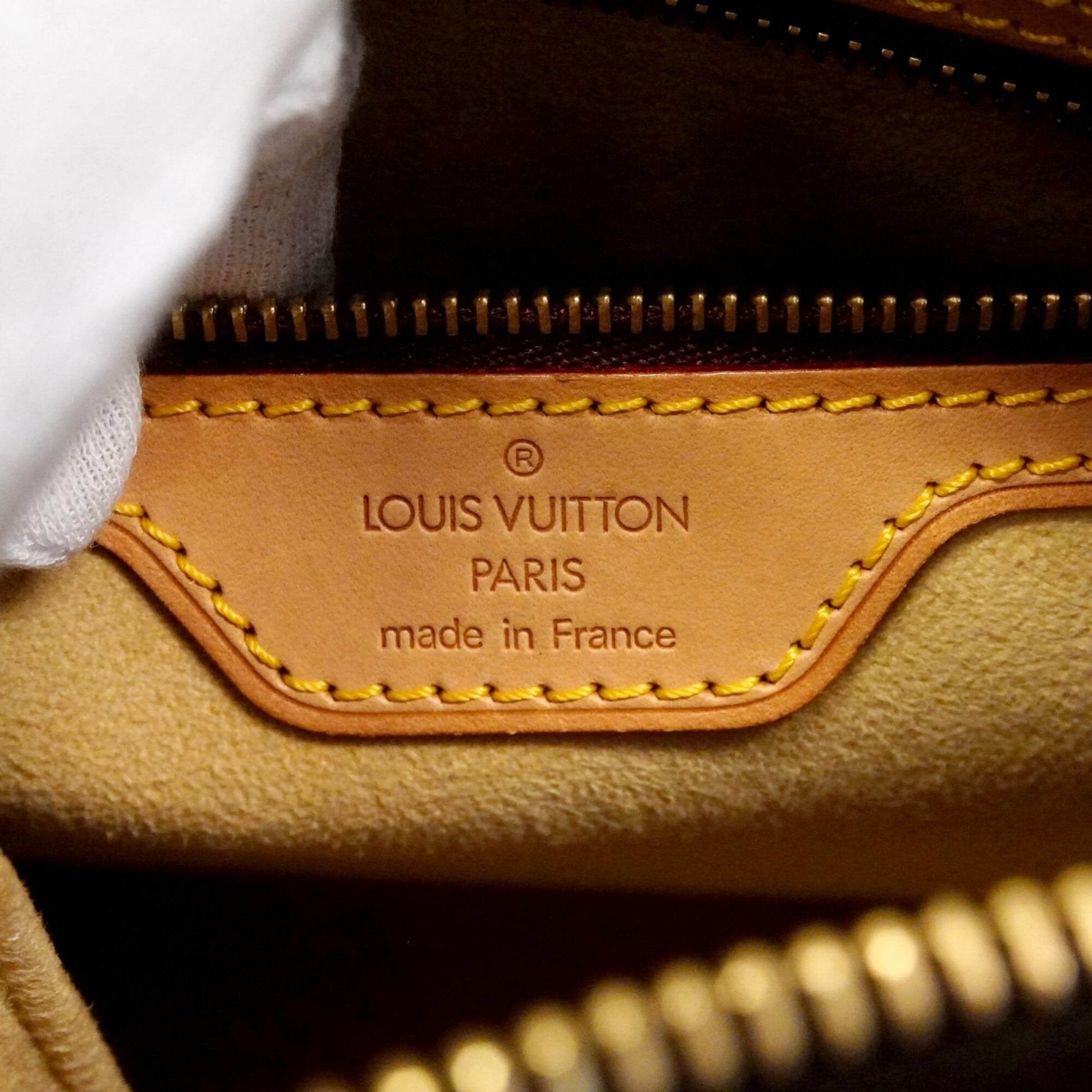 Louis Vuitton Brown Shoulder Bag (Pre-Owned)