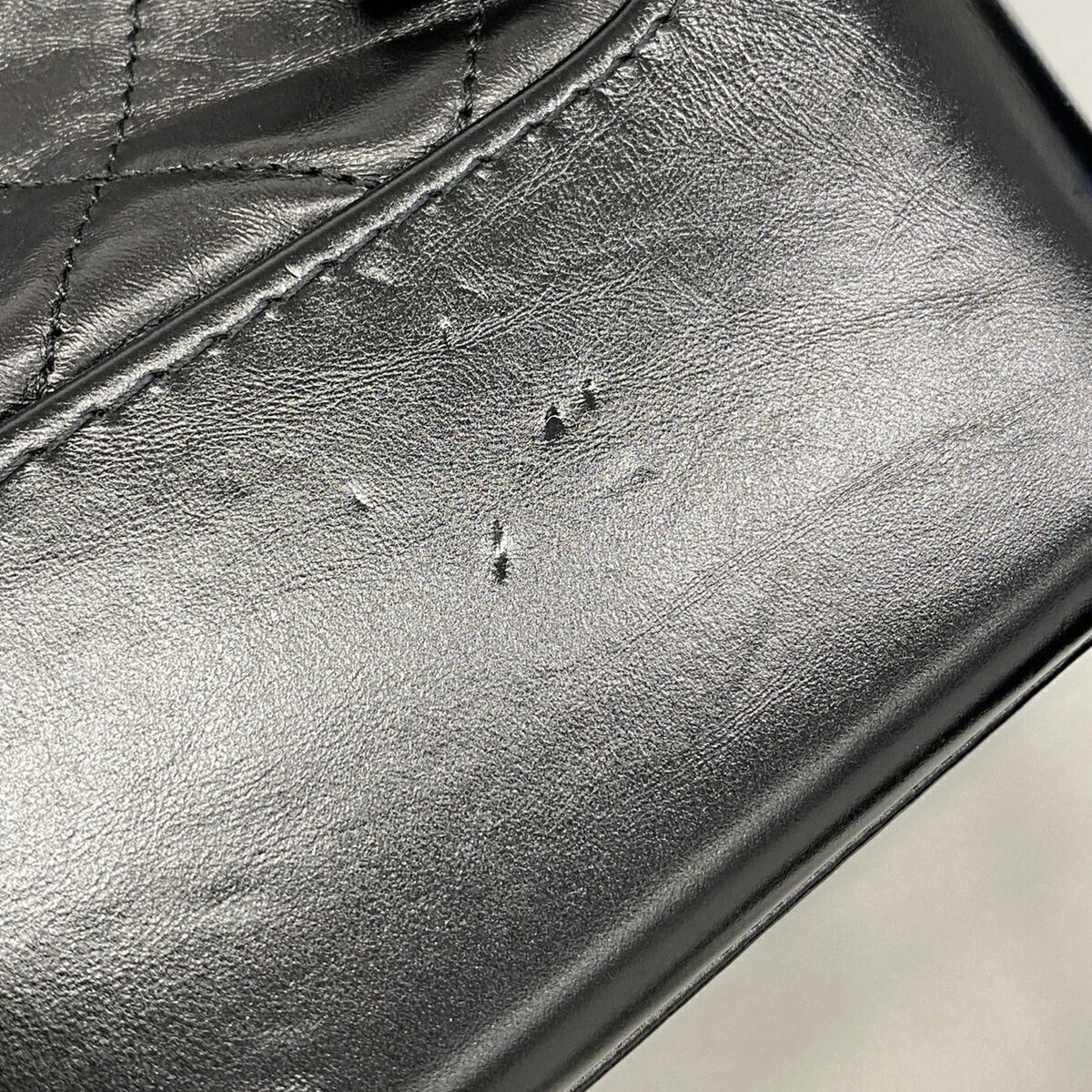 Chanel Black Leather Shoulder Bag (Pre-Owned)