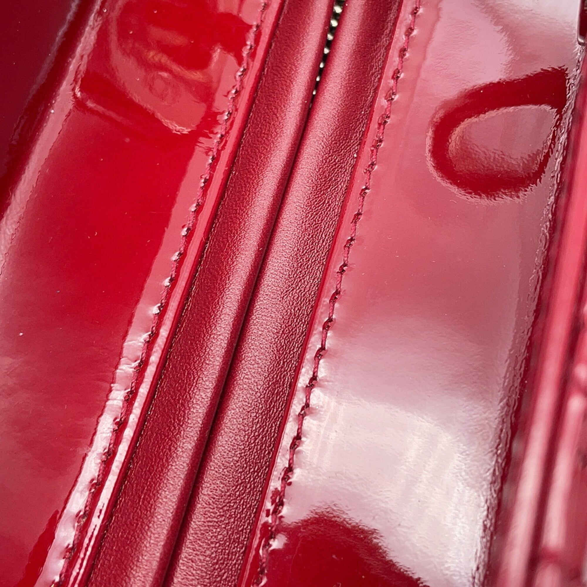 Christian Dior Lady Dior Red Color Patent Leather Handbag (Pre-Owned)