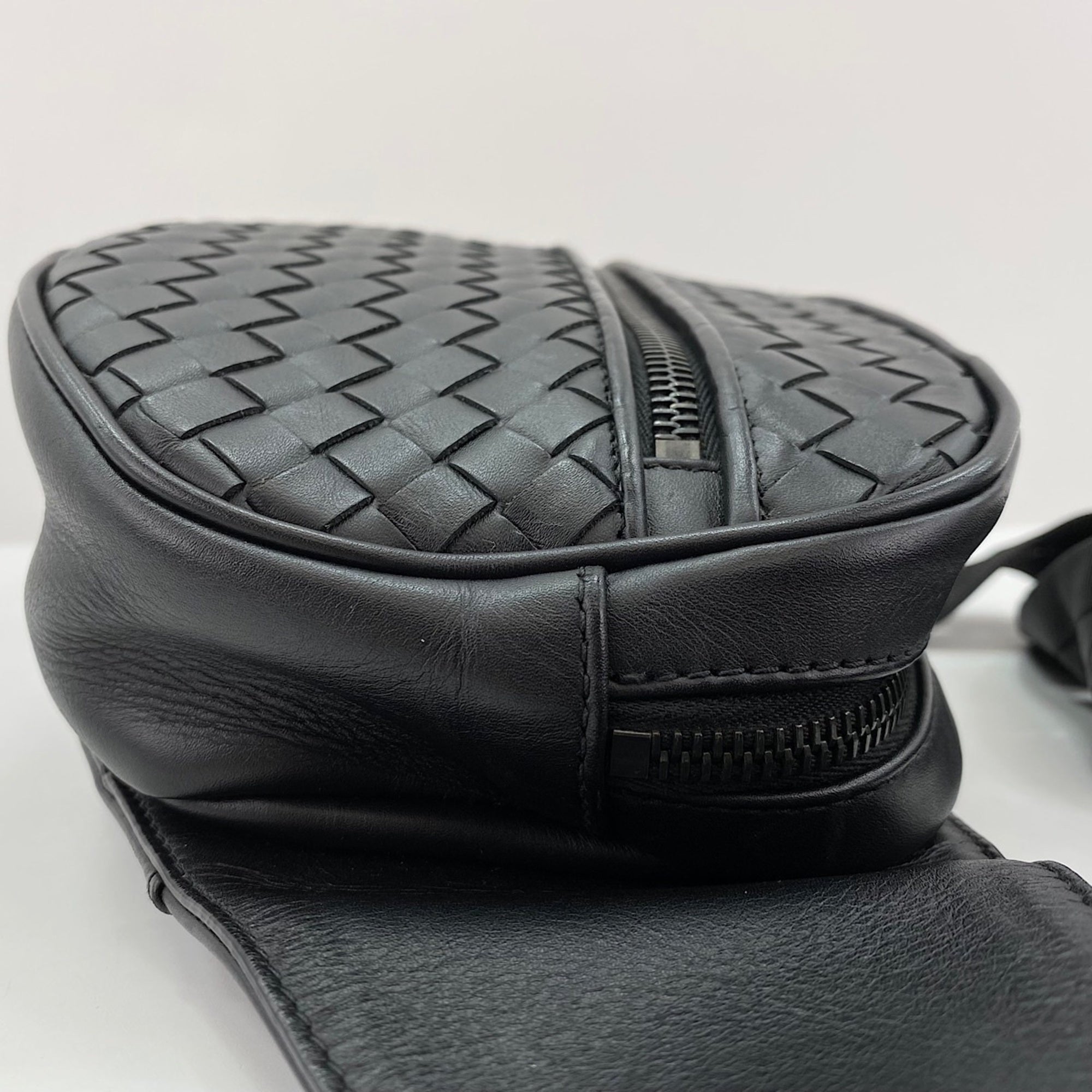 Bottega Veneta Black Leather Fanny Pack (Pre-Owned)