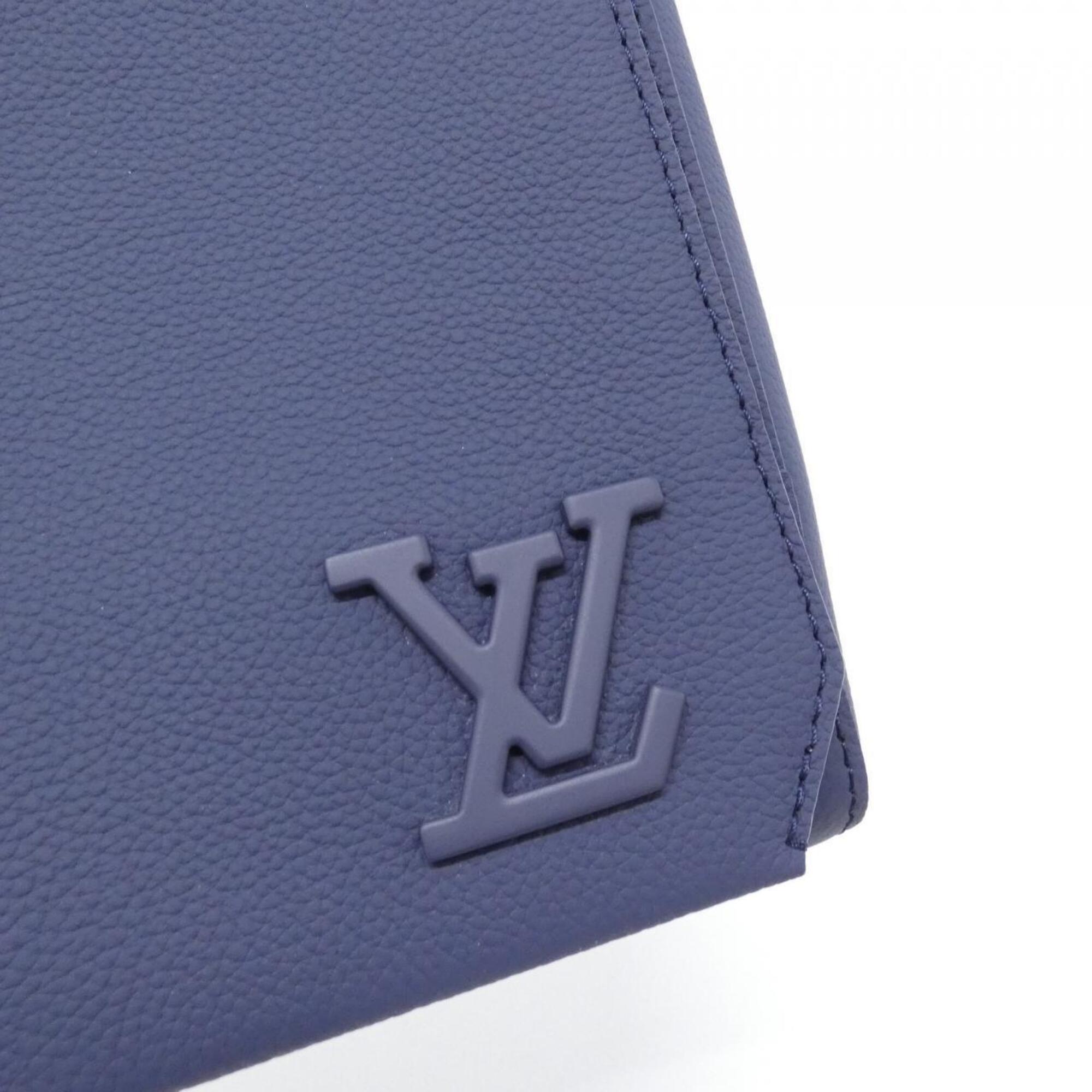 Louis Vuitton Blue Leather Shoulder Bag (Pre-Owned)