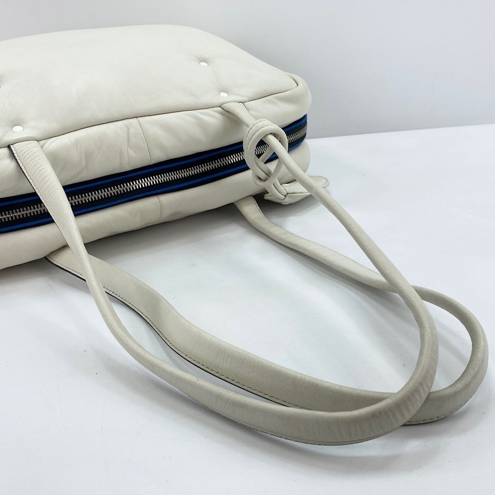 Prada White Shoulder Bag (Pre-Owned)