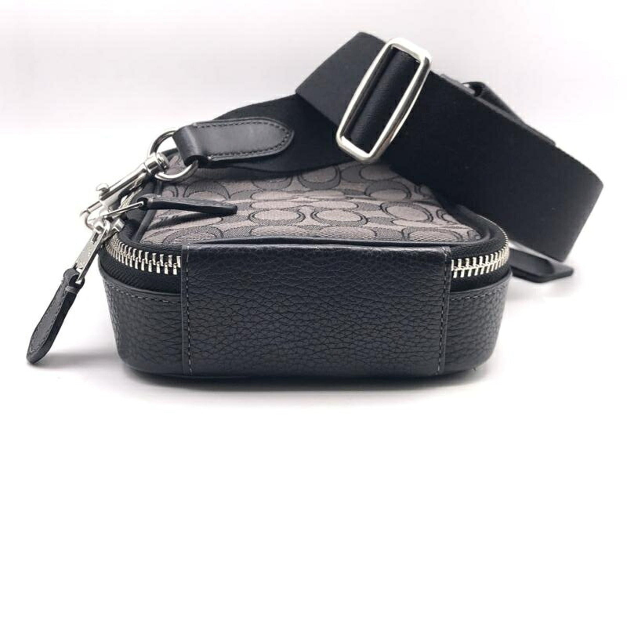 Coach Black Shoulder Bag (Pre-Owned)