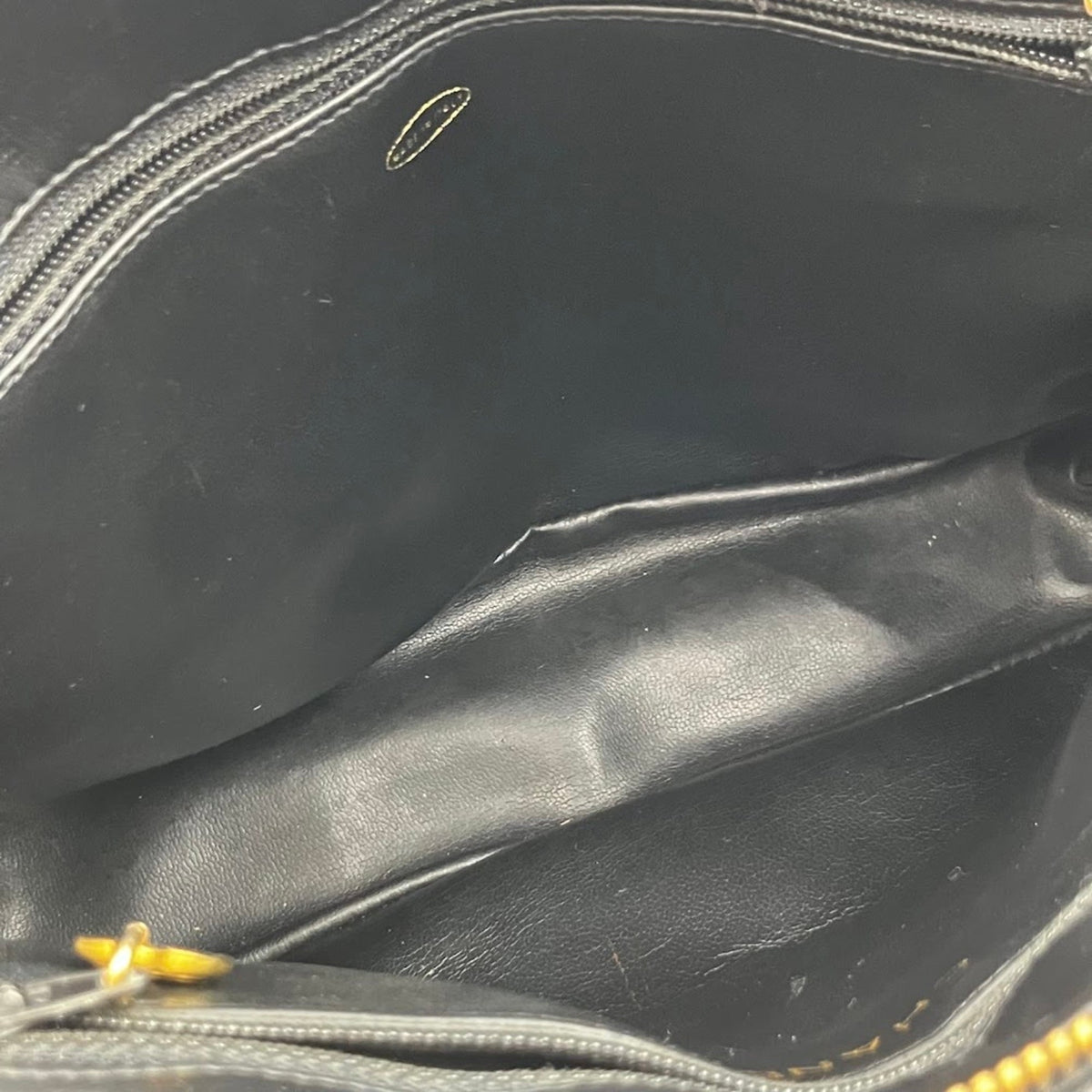 Chanel Matelasse Black Leather Shoulder Bag (Pre-Owned)