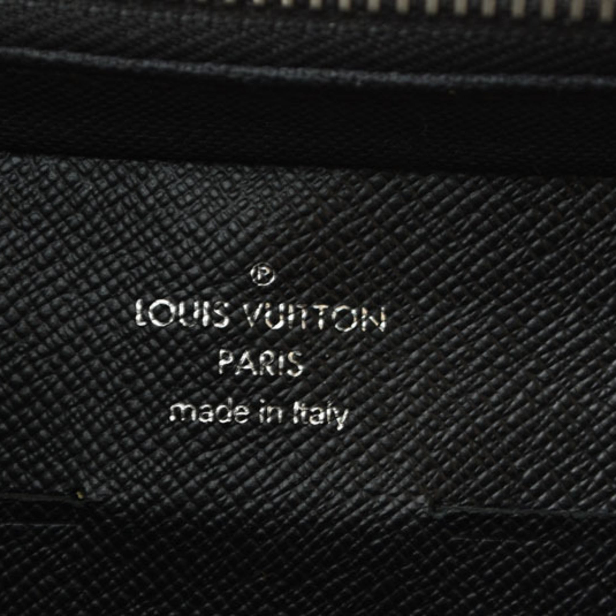Louis Vuitton Ardoise Black Taiga Leather Clutch Bag (Pre-Owned)