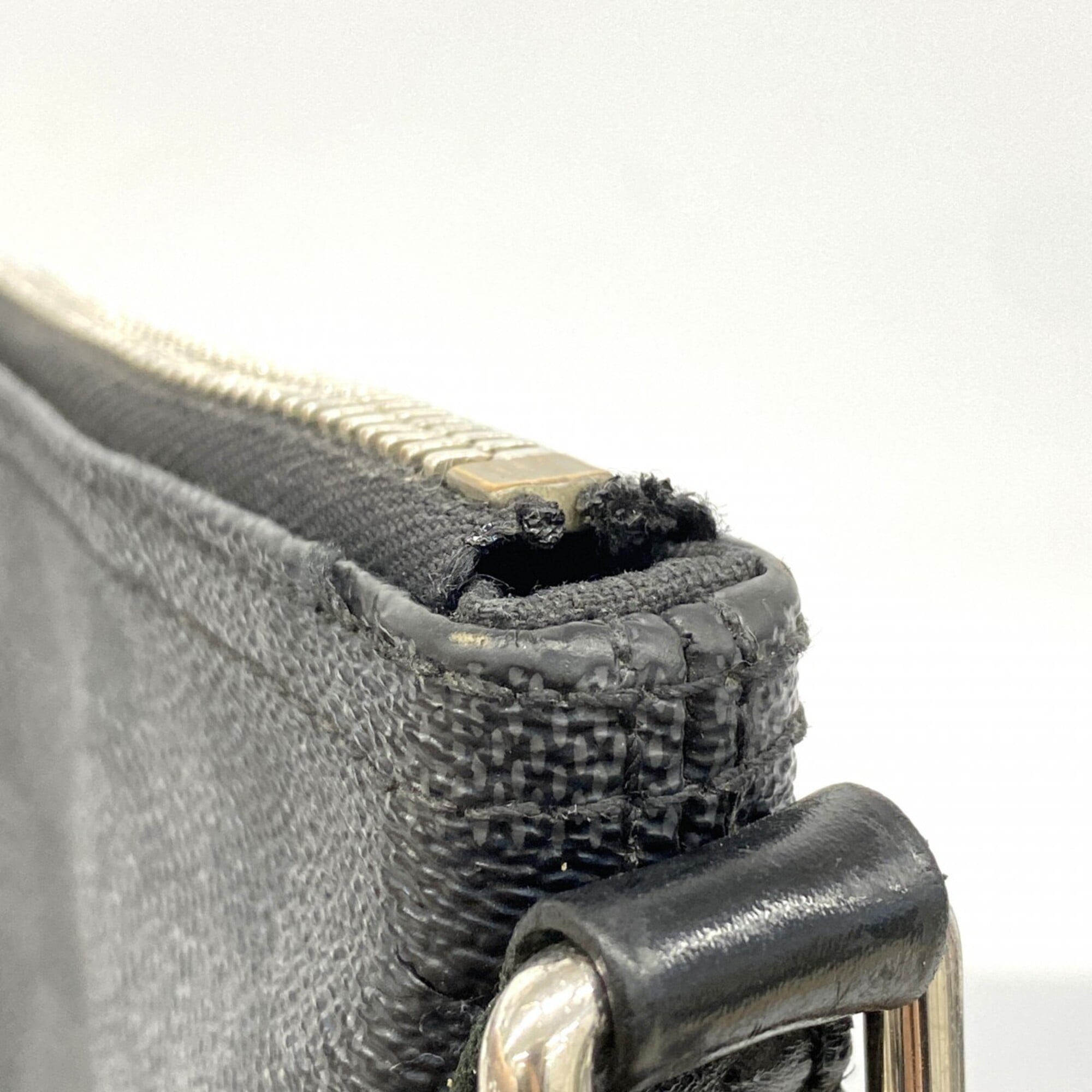 Louis Vuitton Black Shoulder Bag (Pre-Owned)
