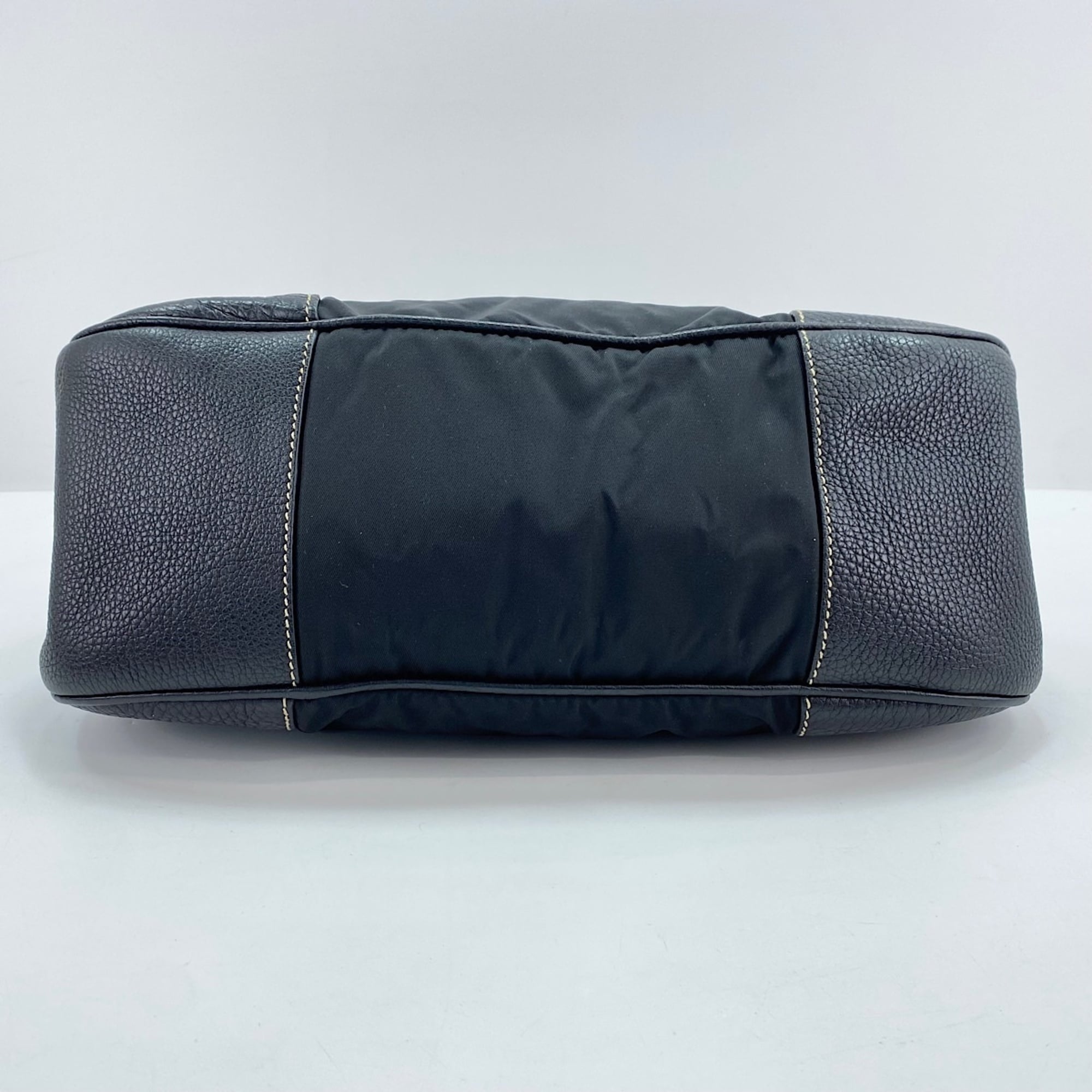 Prada Black Handbag (Pre-Owned)