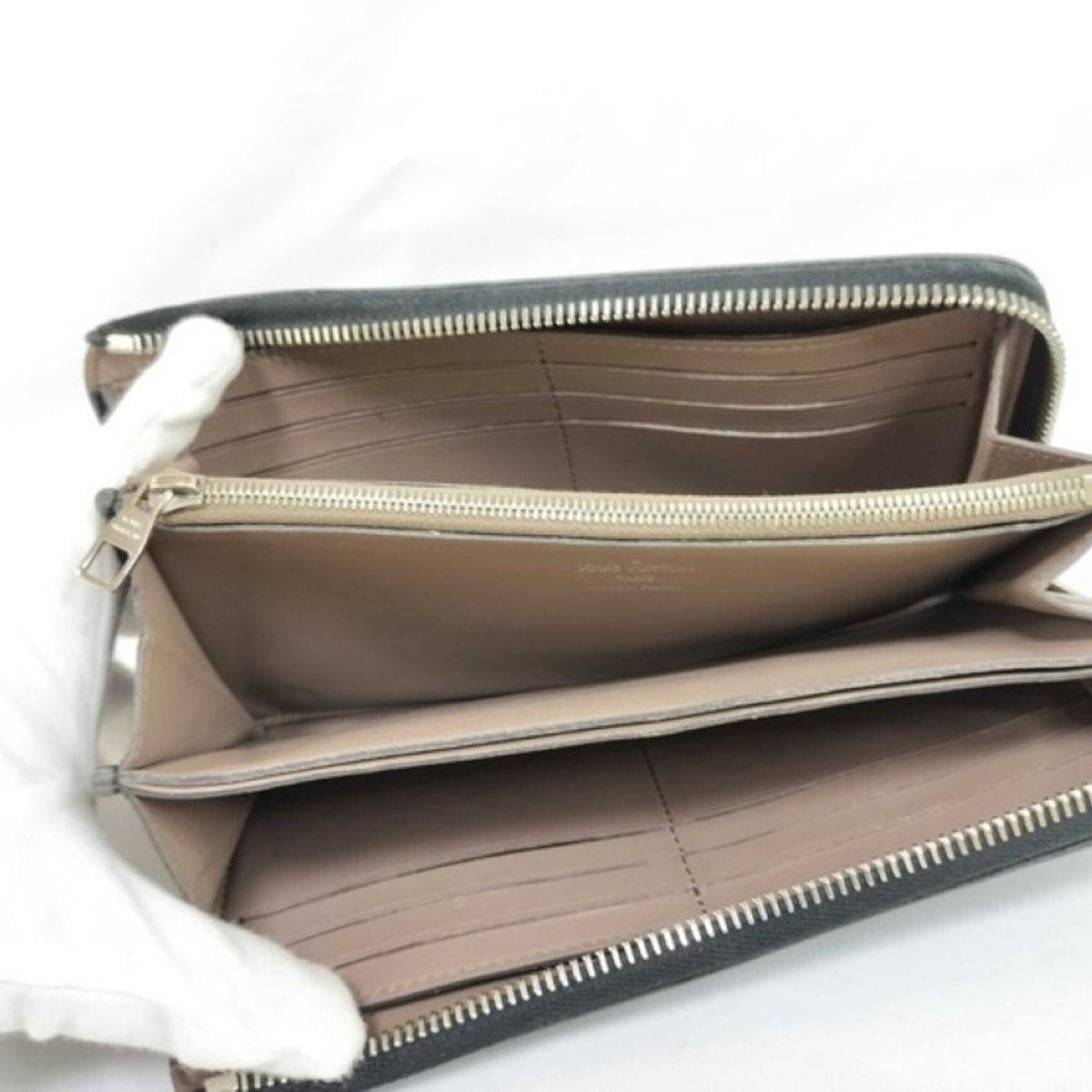 Louis Vuitton Black Leather Long Wallet (Bi-Fold) (Pre-Owned)