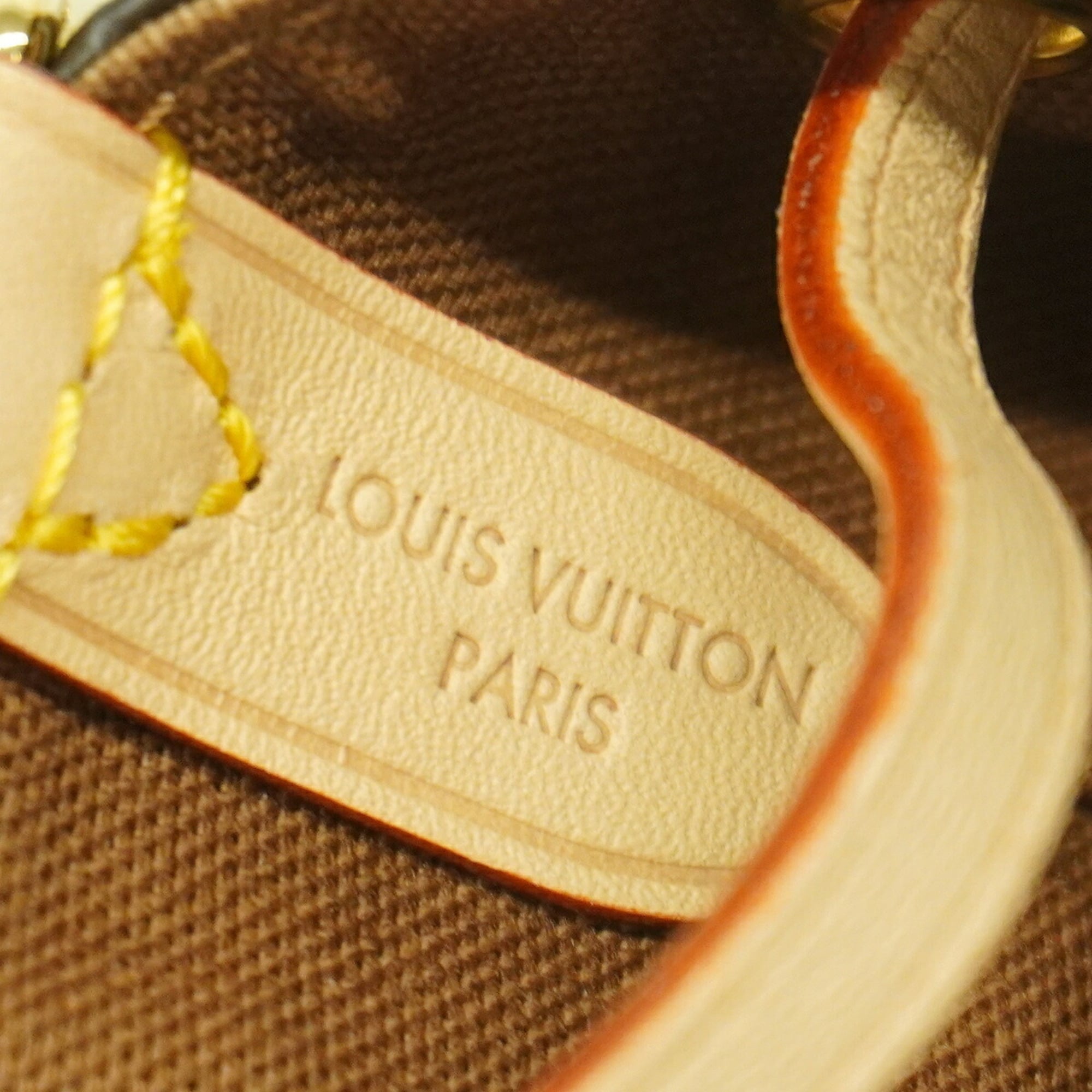 Louis Vuitton Brown Shoulder Bag (Pre-Owned)