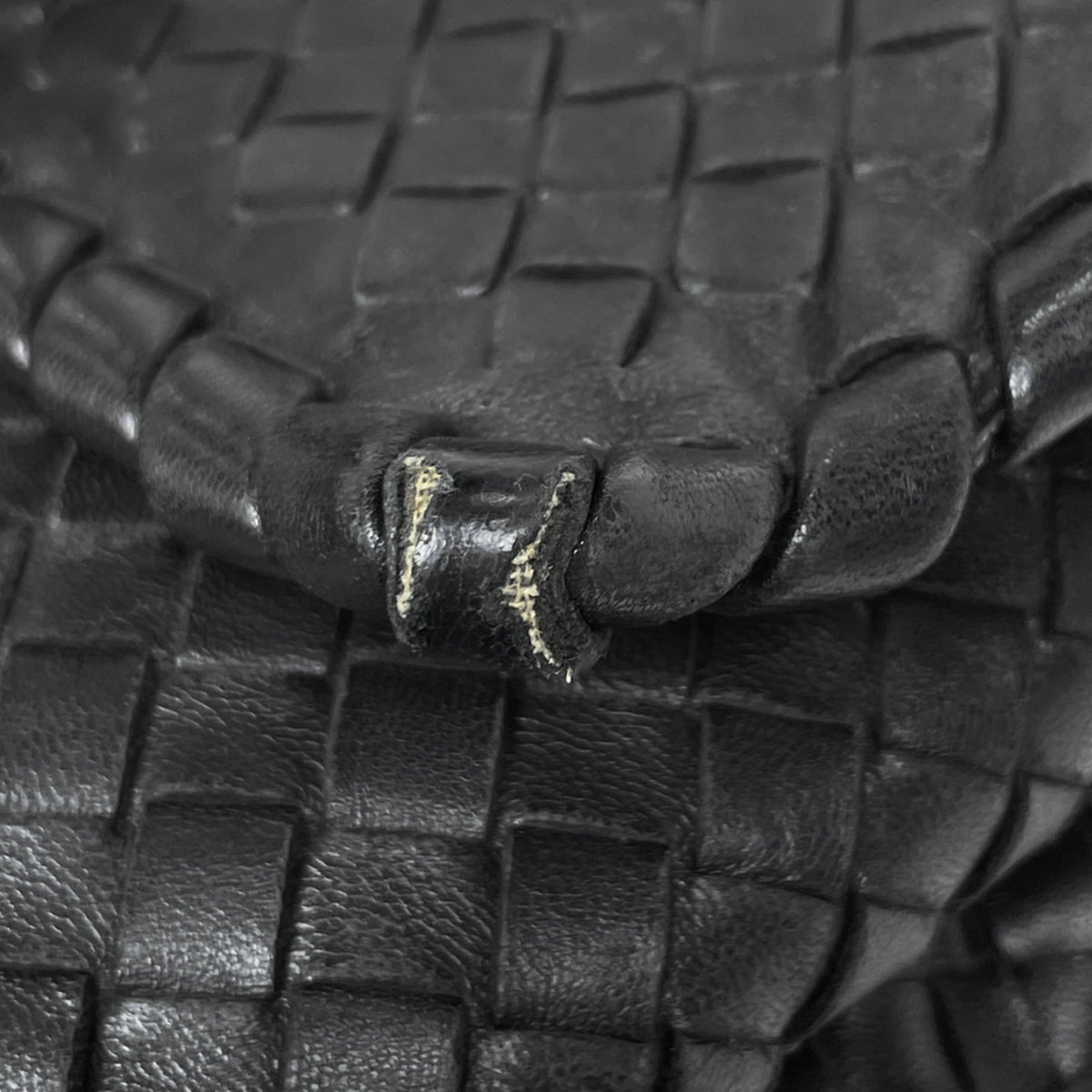Bottega Veneta Black Leather Shoulder Bag (Pre-Owned)