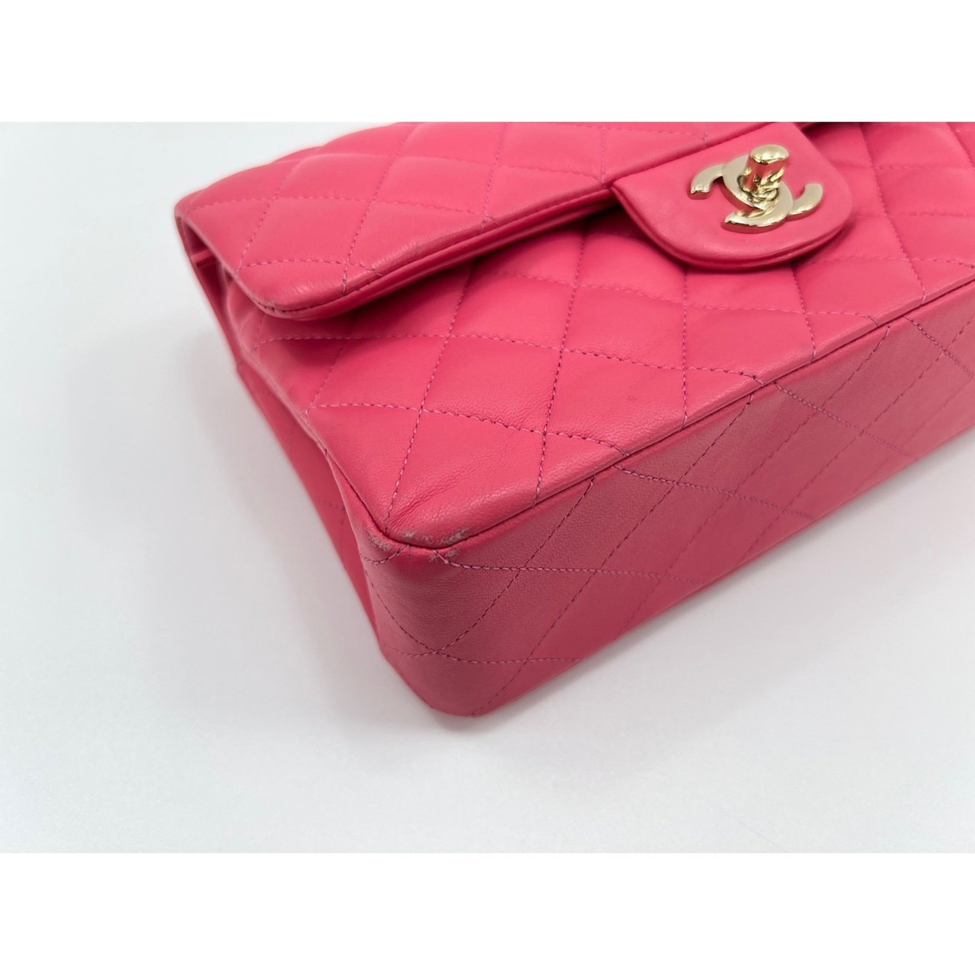 Chanel Matelasse Pink Shoulder Bag (Pre-Owned)