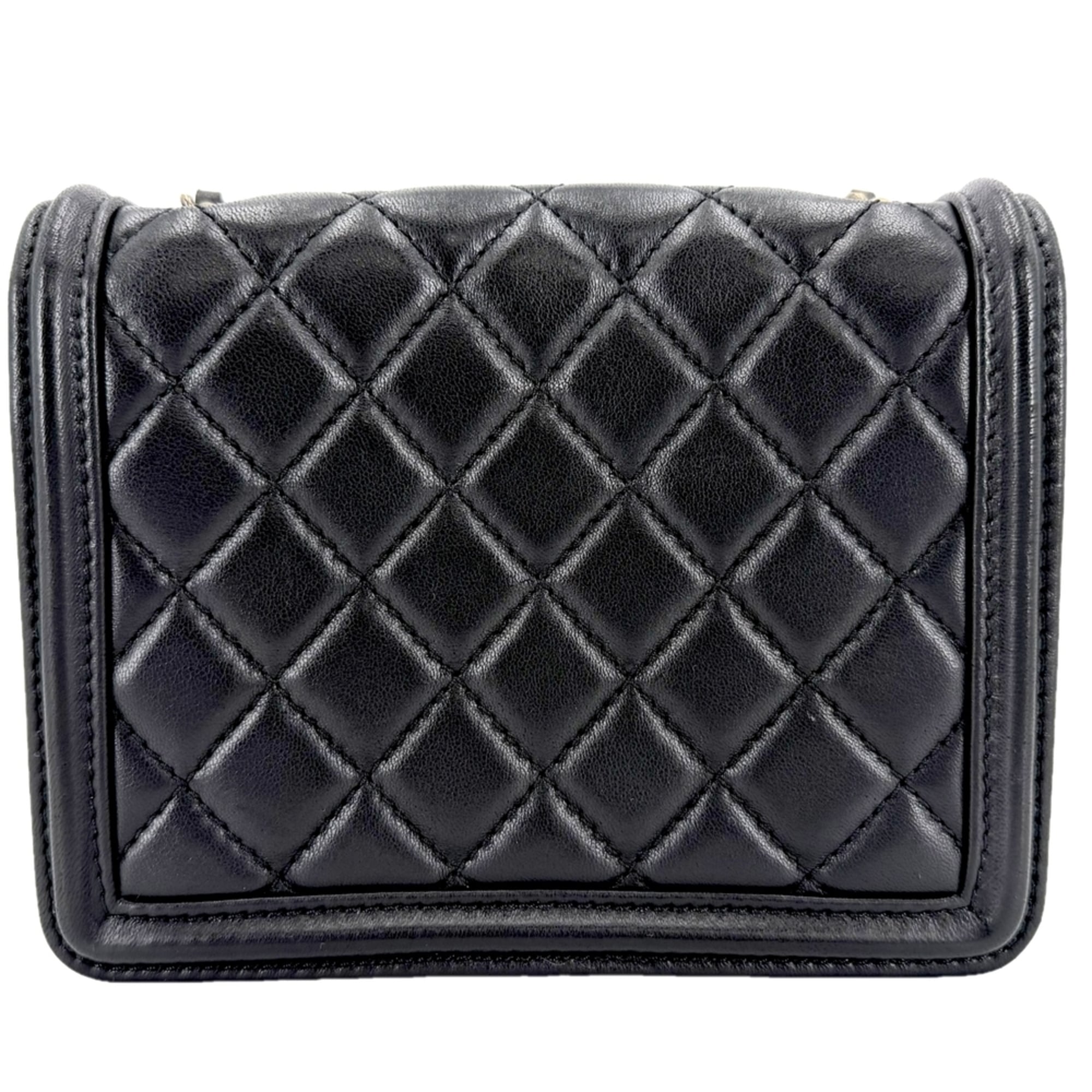 Chanel Matelasse Black Leather Shoulder Bag (Pre-Owned)