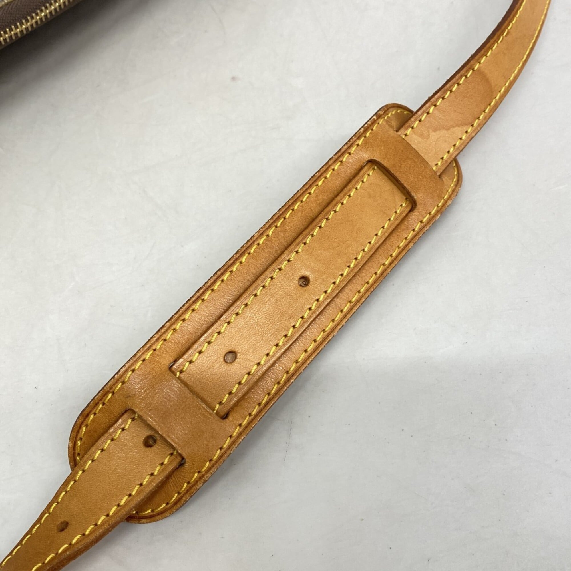 Louis Vuitton Brown Shoulder Bag (Pre-Owned)