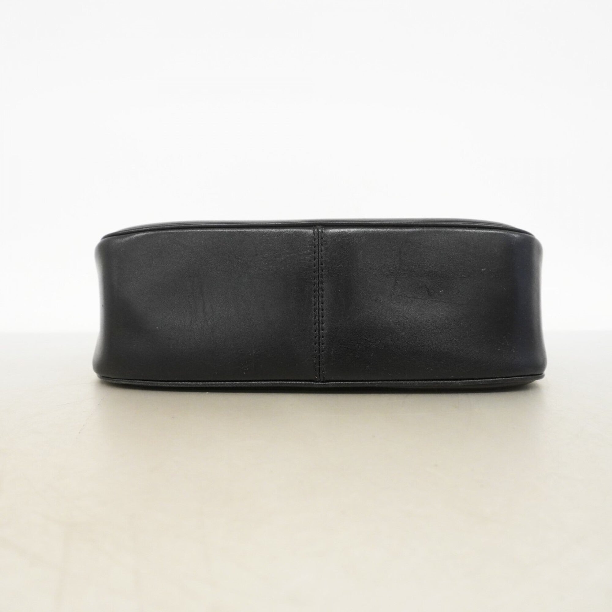 Salvatore Ferragamo Black Leather Shoulder Bag (Pre-Owned)